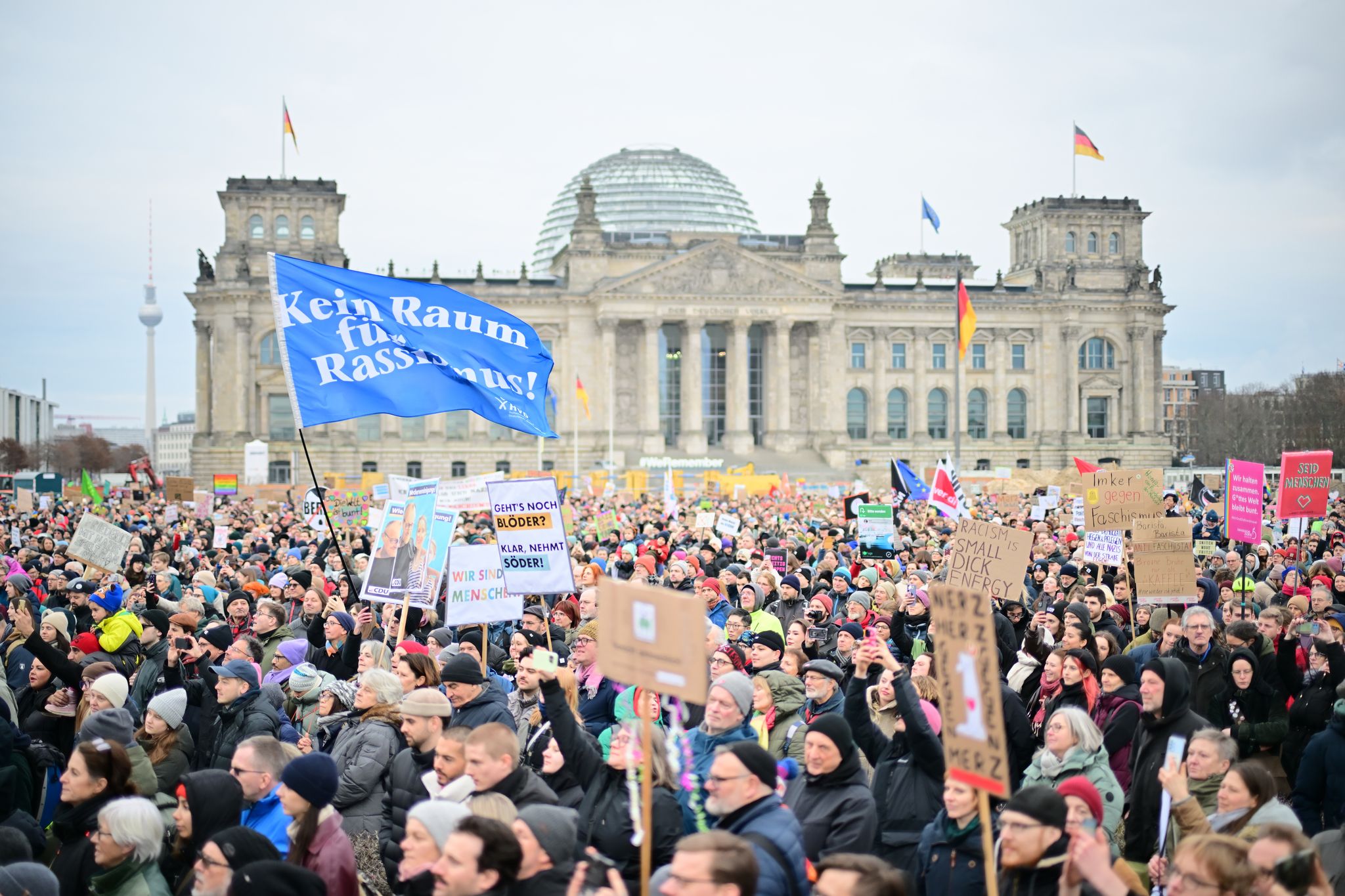 Zehntausende gingen auf die Straßen - in den Umfragen zur Bundestagswahl dagegen zeichnet sich die aufgeregte Stimmung nicht ab. (Archivbild)