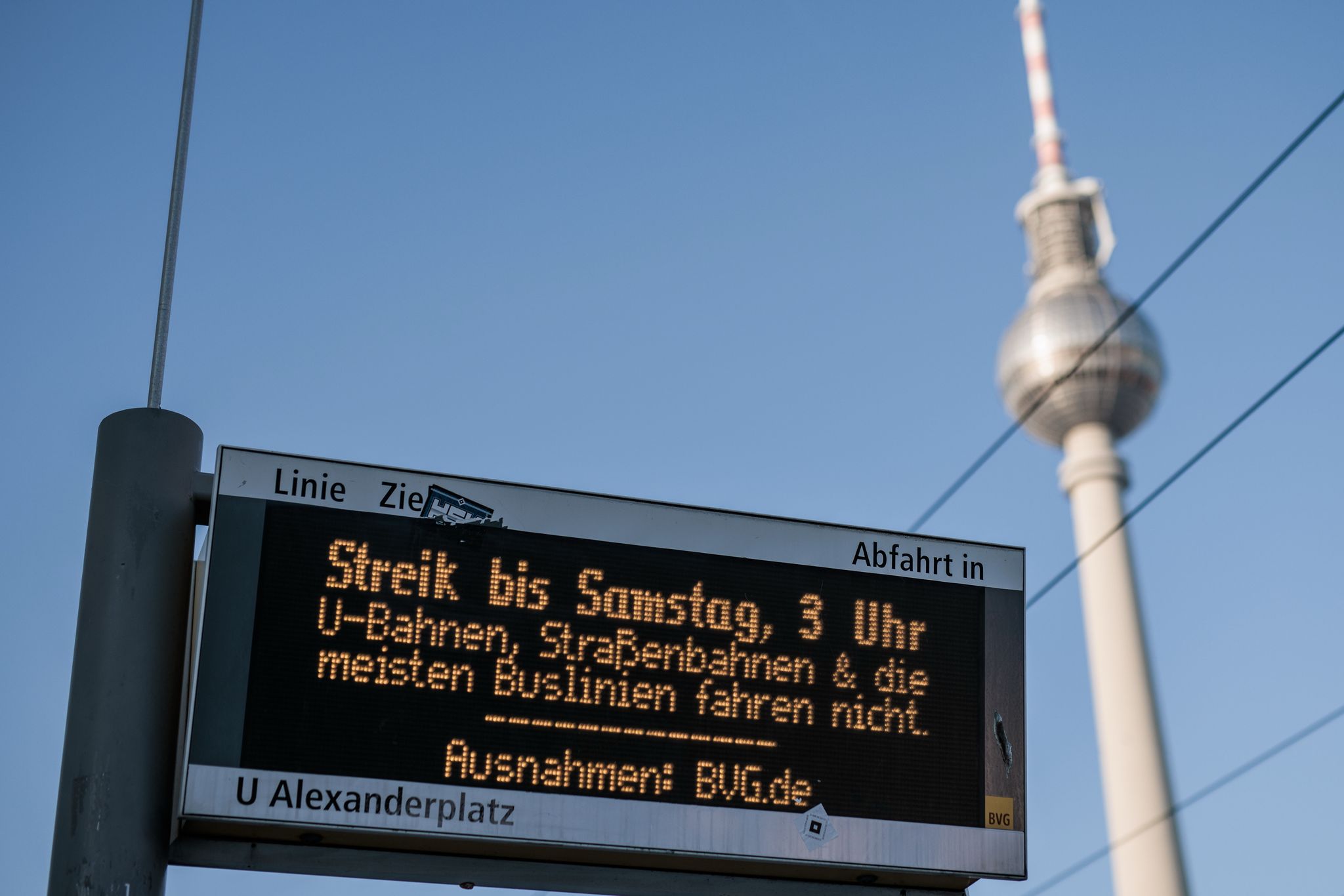 Verdi ruft zum nächsten Warnstreik bei der BVG auf. (Archivbild)