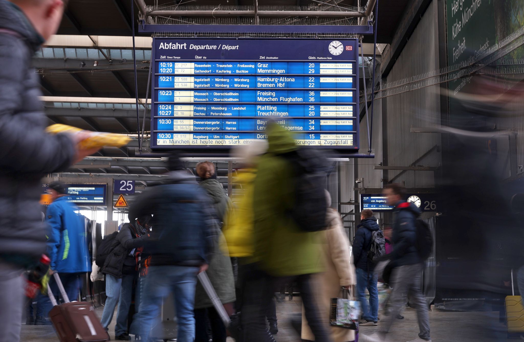 Bahnfahrten bleiben bis auf weiteres häufig eine stressige Angelegenheit. (Archivbild)