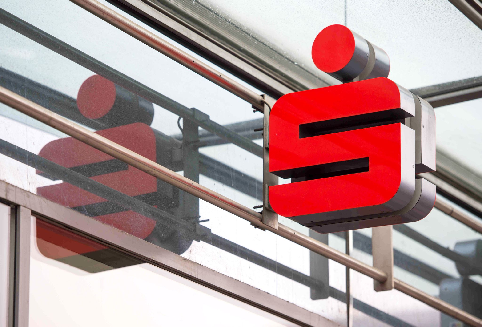 Mehr Kredite, mehr Einlagen: Sparkassen berichten von «ordentlichem» Geschäftsjahr 2024. (Archivbild)