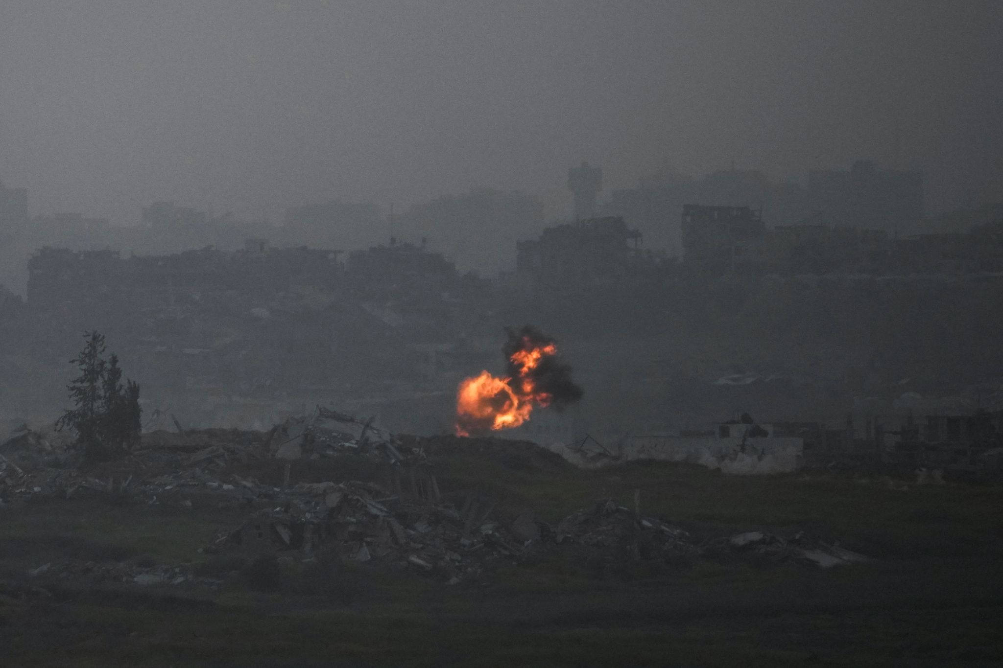 Eine Explosion im nördlichen Gazastreifen, vom Süden Israels aus gesehen.