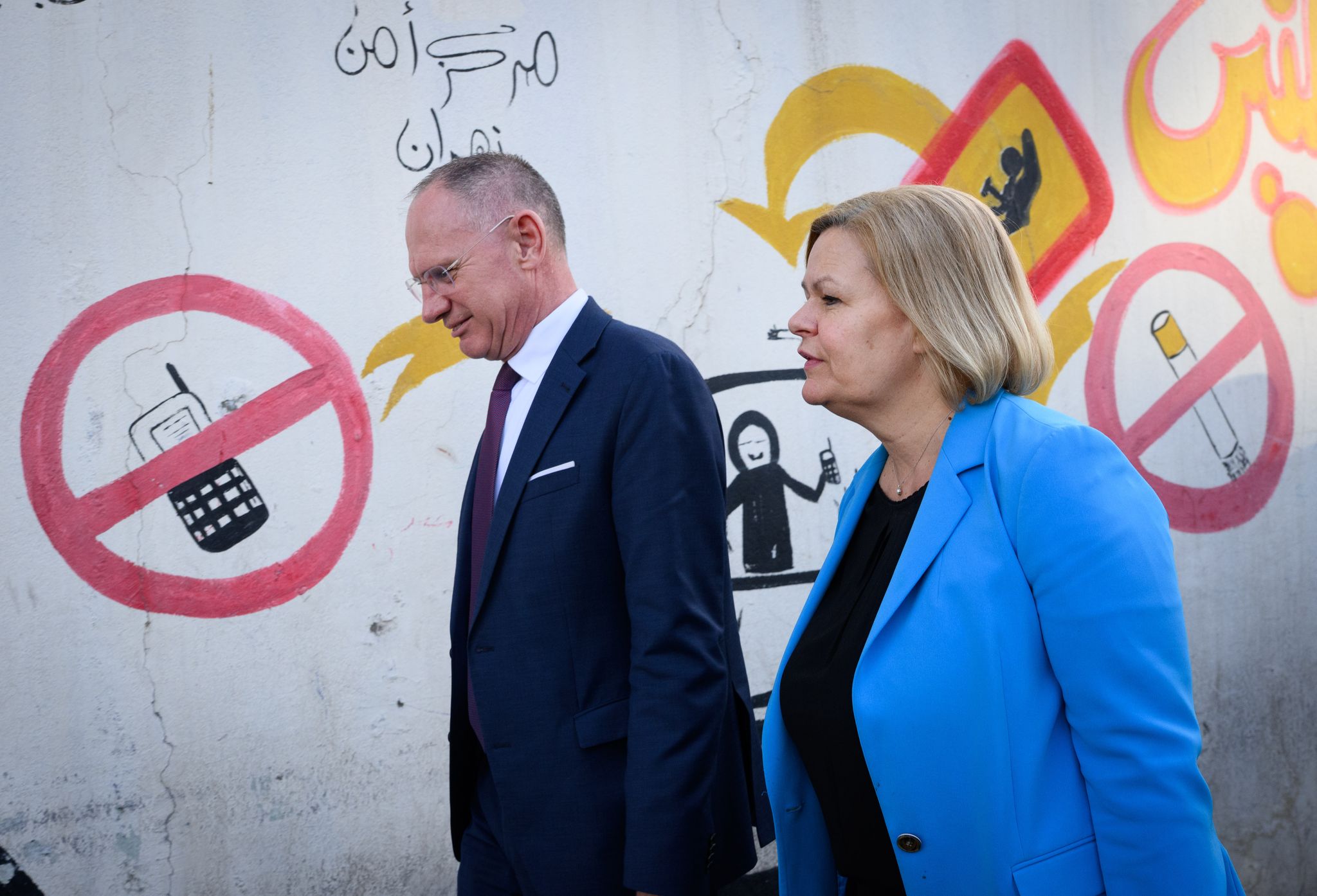 Vor ihrem Flug nach Syrien waren die geschäftsführende Bundesinnenministerin, Nancy Faeser (SPD) und ihr österreichischer Amtskollege, Gerhard Karner, zu Gesprächen in Jordanien.