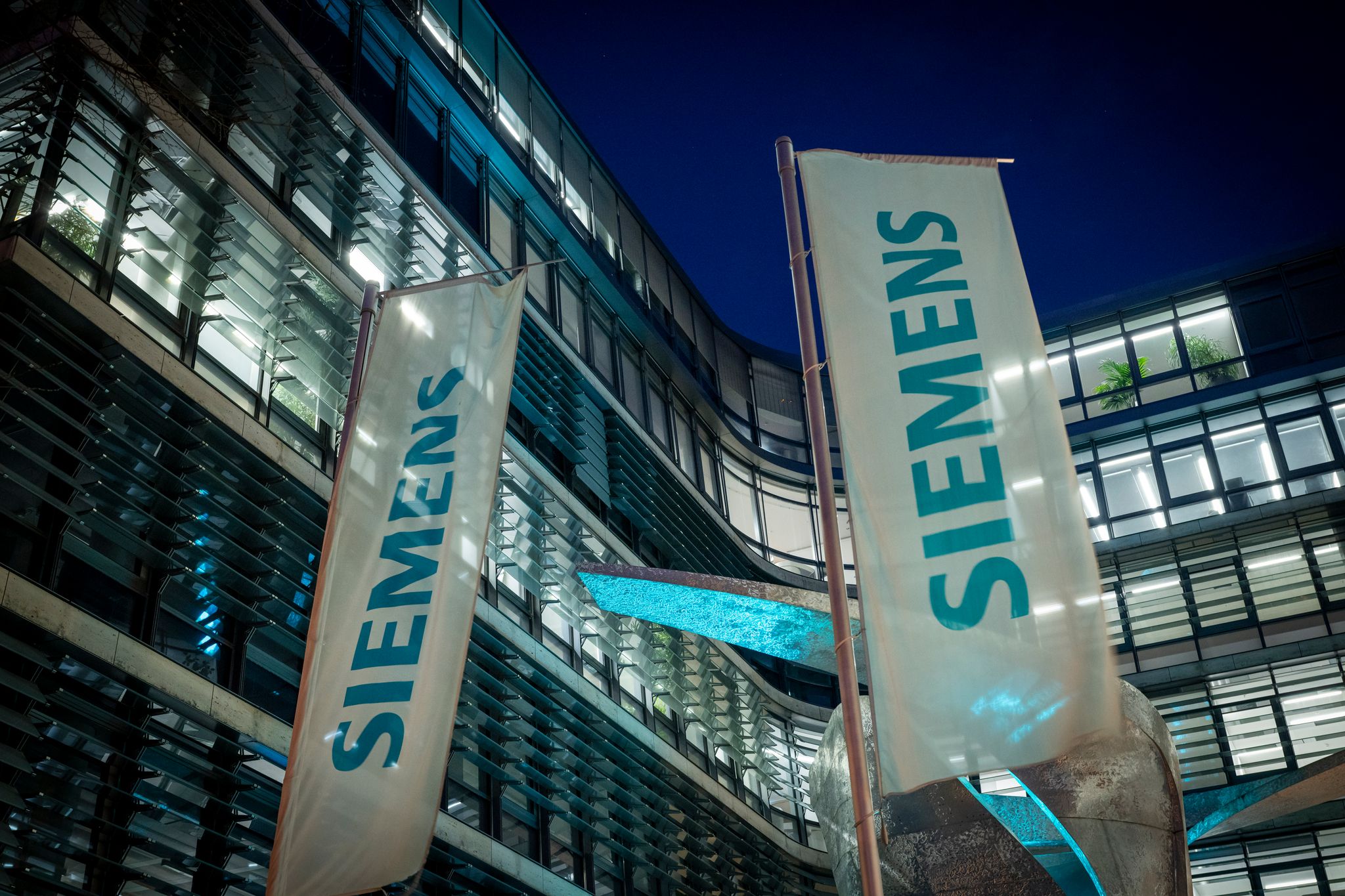 Auch Siemens baut Jobs ab.