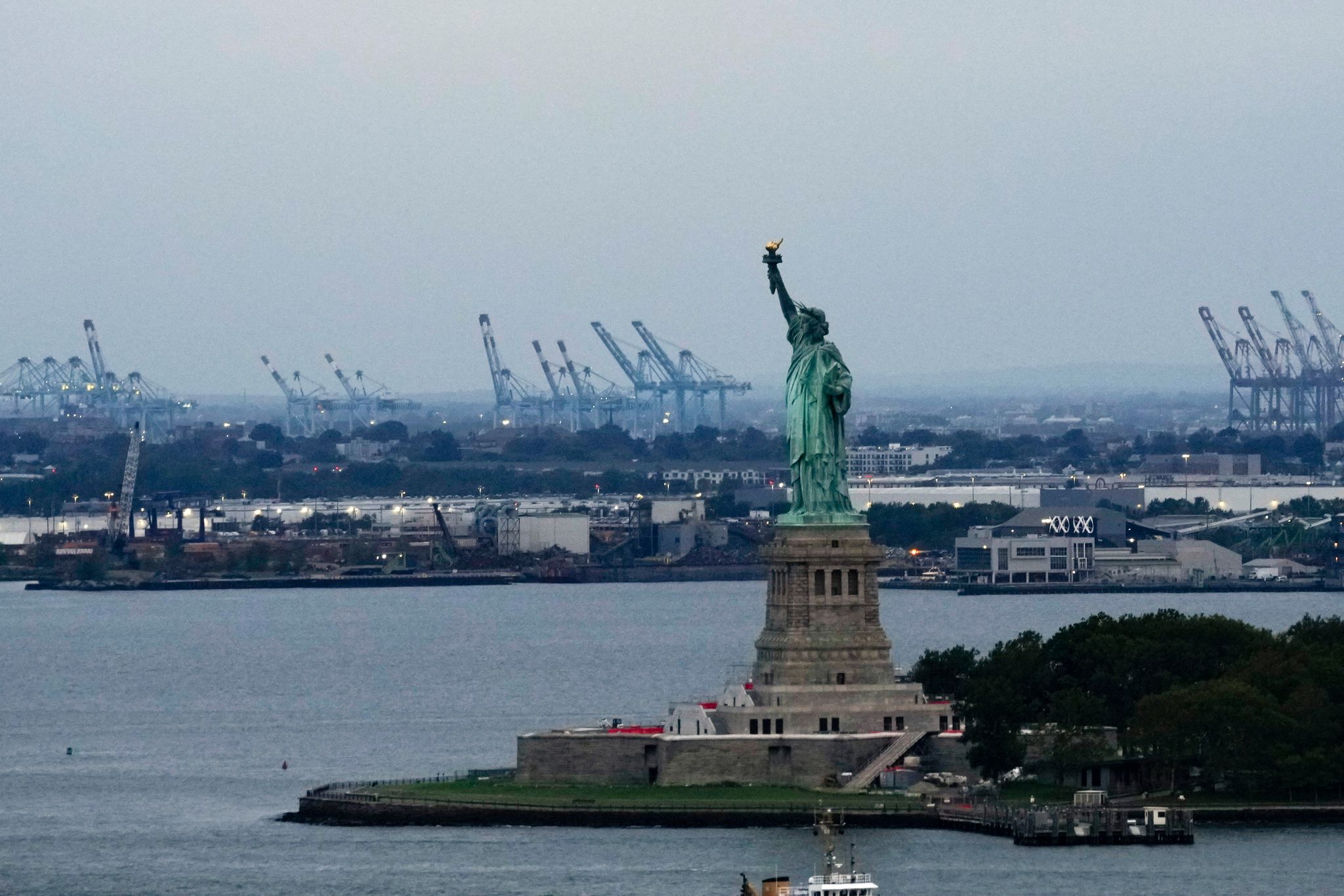 Das berühmte New Yorker Wahrzeichen ist ein Geschenk Frankreichs an die USA. (Archivbild)