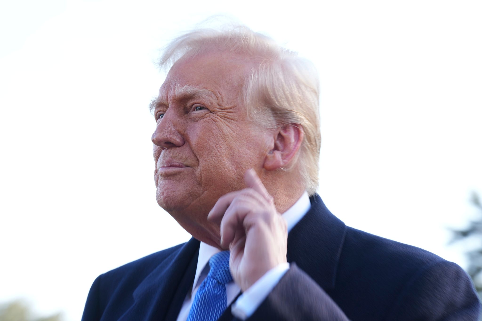 Trump lässt kritische Abteilungen im Heimatschutzministerium schließen.