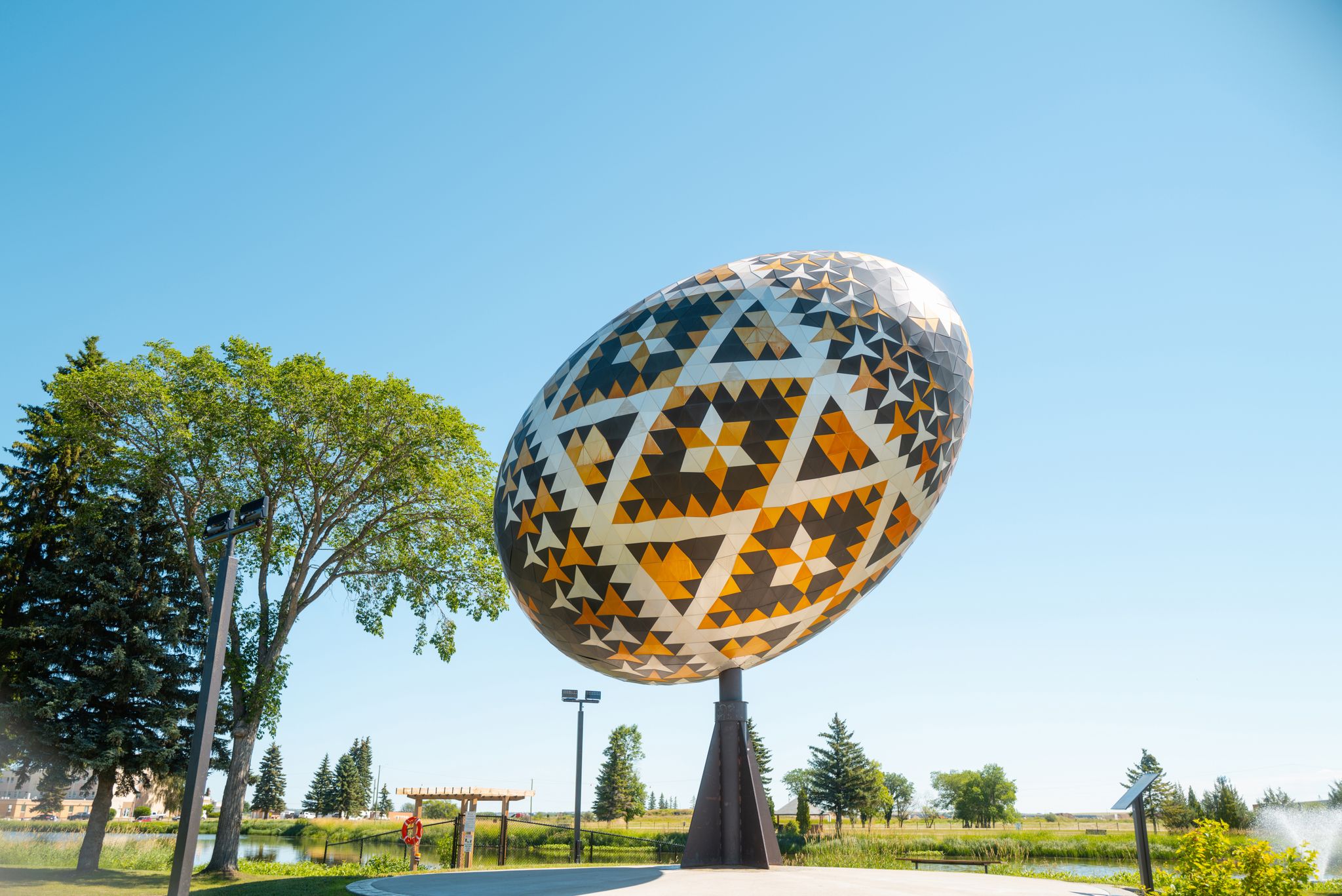 Lässt sich schwerlich verstecken: das gigantische Osterei im kanadischen Vegreville.
