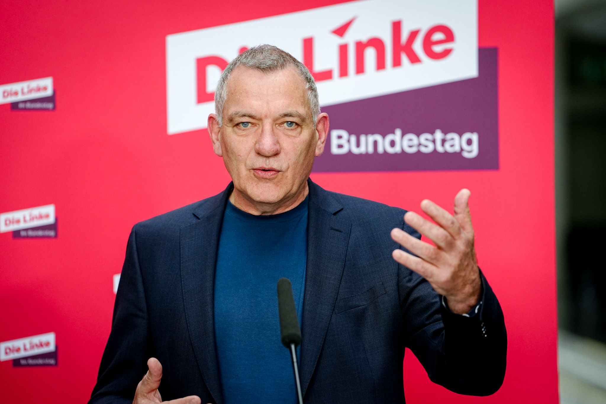 Der Linken-Vorsitzende Jan van Aken bietet die Mitwirkung an einer Reform der Schuldenbremse.