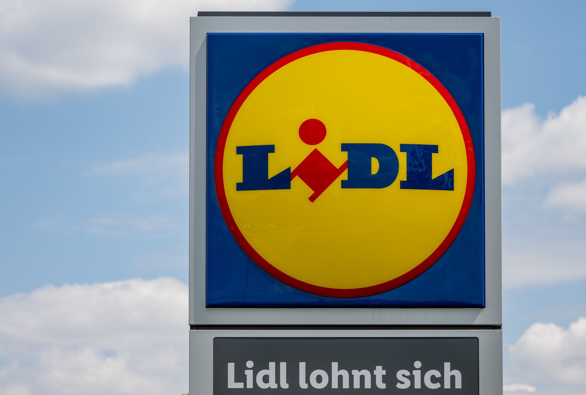 Mehr als 100 Millionen Kunden nutzen die «Lidl Plus»-App. Verbraucherschützer kritisieren die App. (Symbolbild)