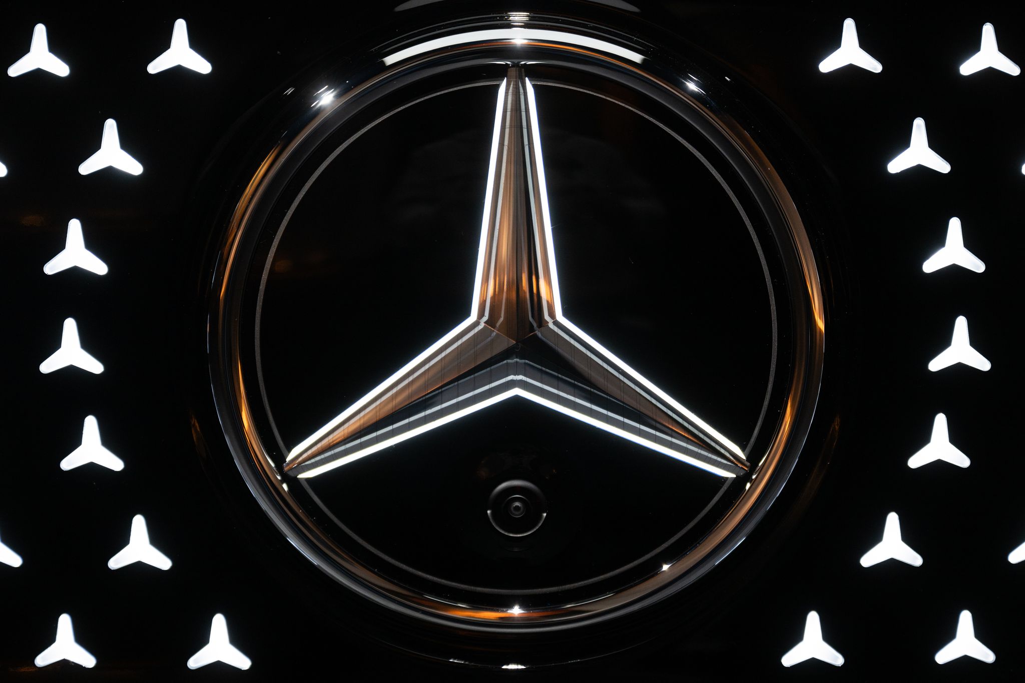 Zu Jahresbeginn musste Mercedes-Benz einen Gewinneinbruch hinnehmen. (Archivbild)