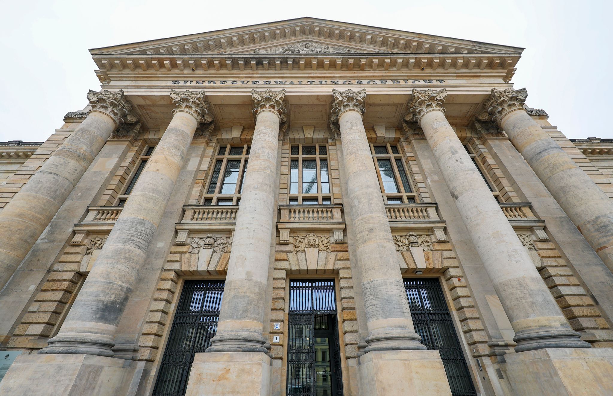 Altbundeskanzler Gerhard Schröder ist im Streit um ein eigenes Büro im Bundestag erneut vor Gericht gescheitert.