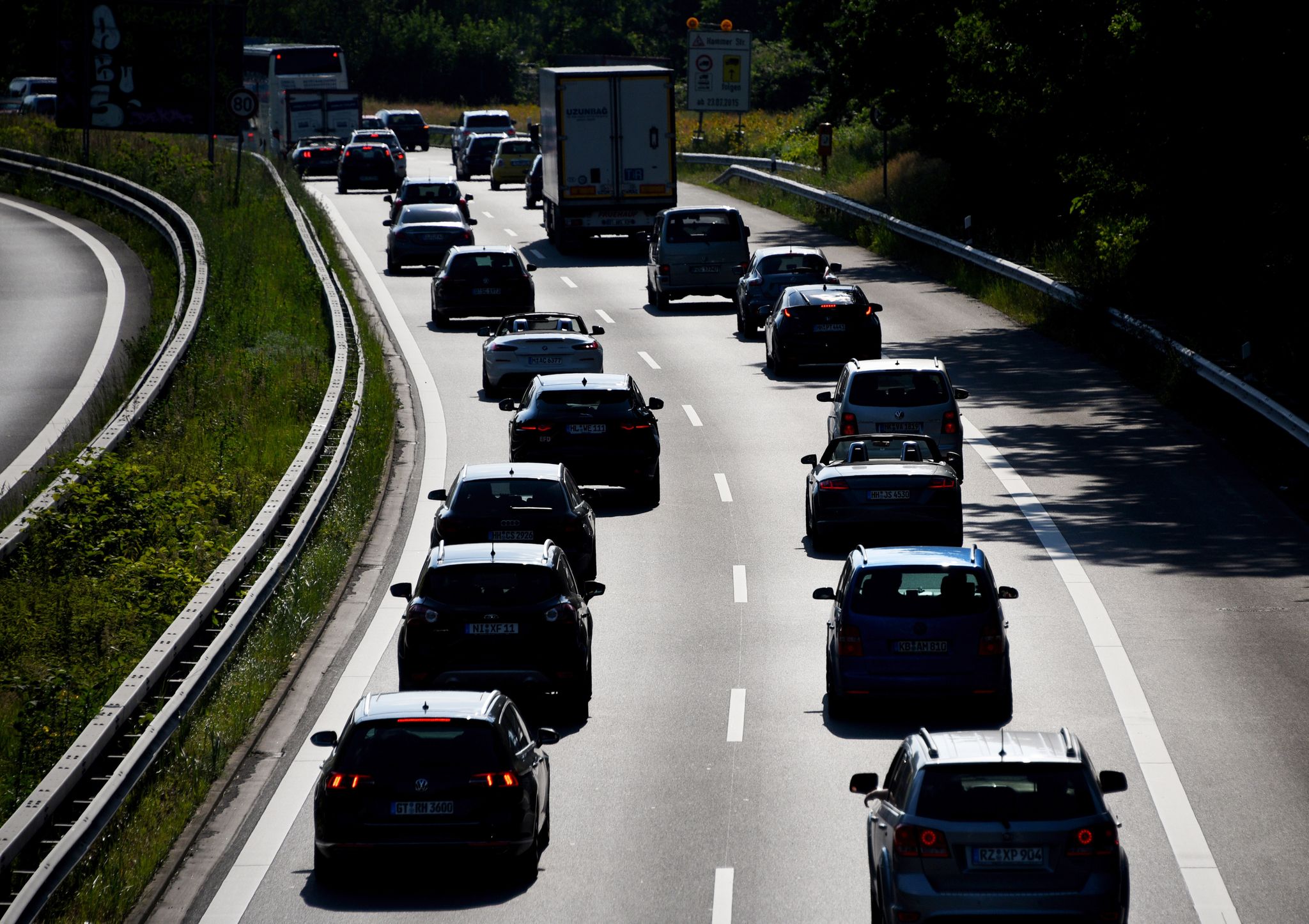 Die EU-Kommission will eine jährliche Pflichtuntersuchung für ältere Autos. (Archivbild)