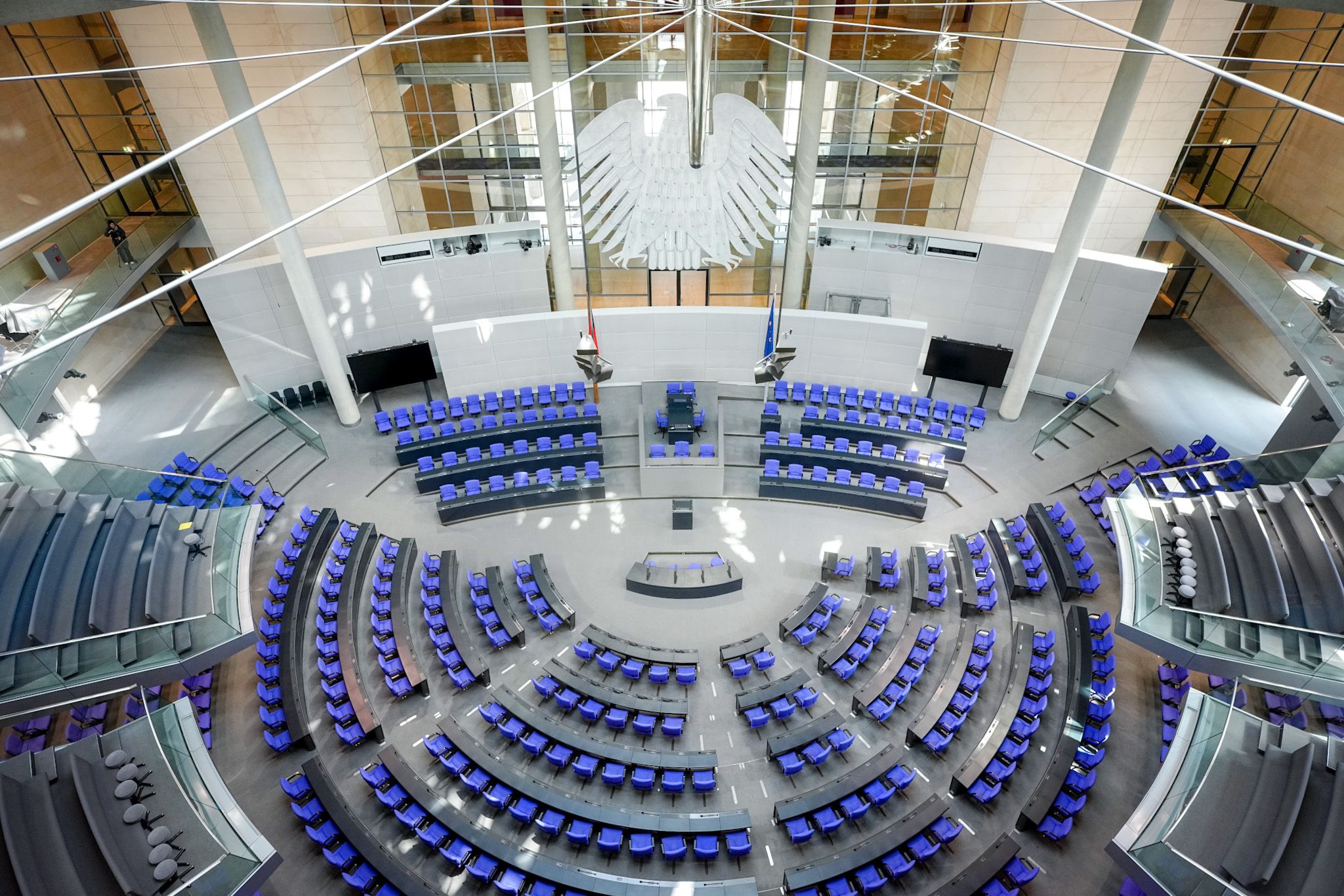Das Diplomatische Korps ist zum Weltkriegs-Gedenken im Bundestag am 8. Mai eingeladen. Aber nicht alle Botschafter sind erwünscht.