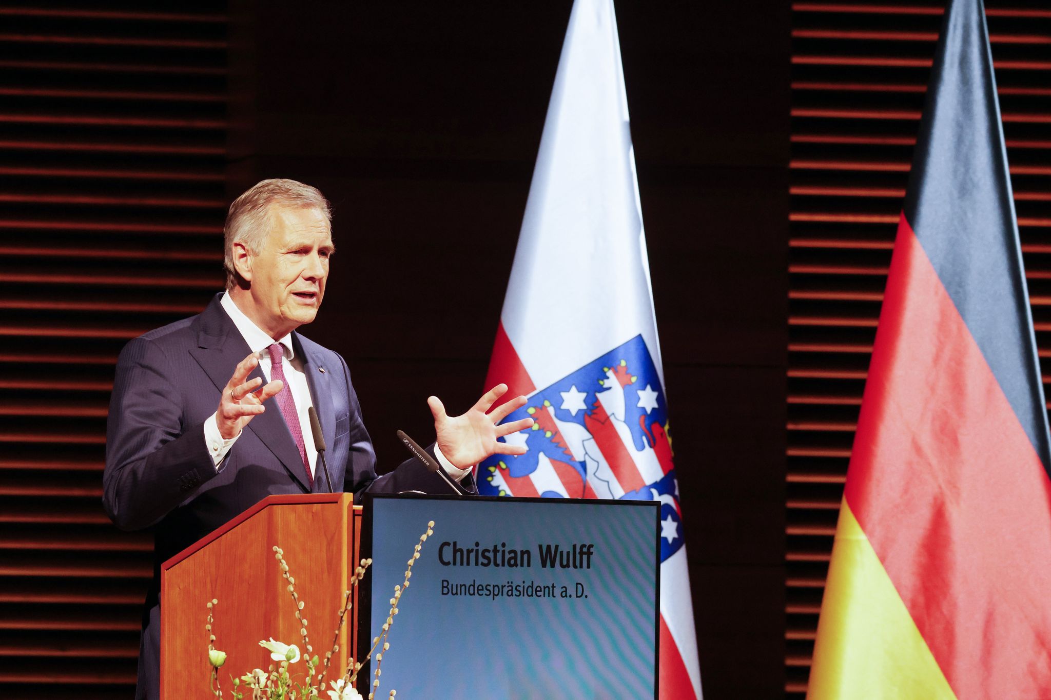 Der ehemalige Bundespräsident Christian Wulff fand bei seiner Rede deutliche Worte zur AfD und zur Verantwortung, die Deutschland seiner NS-Geschichte wegen trägt.