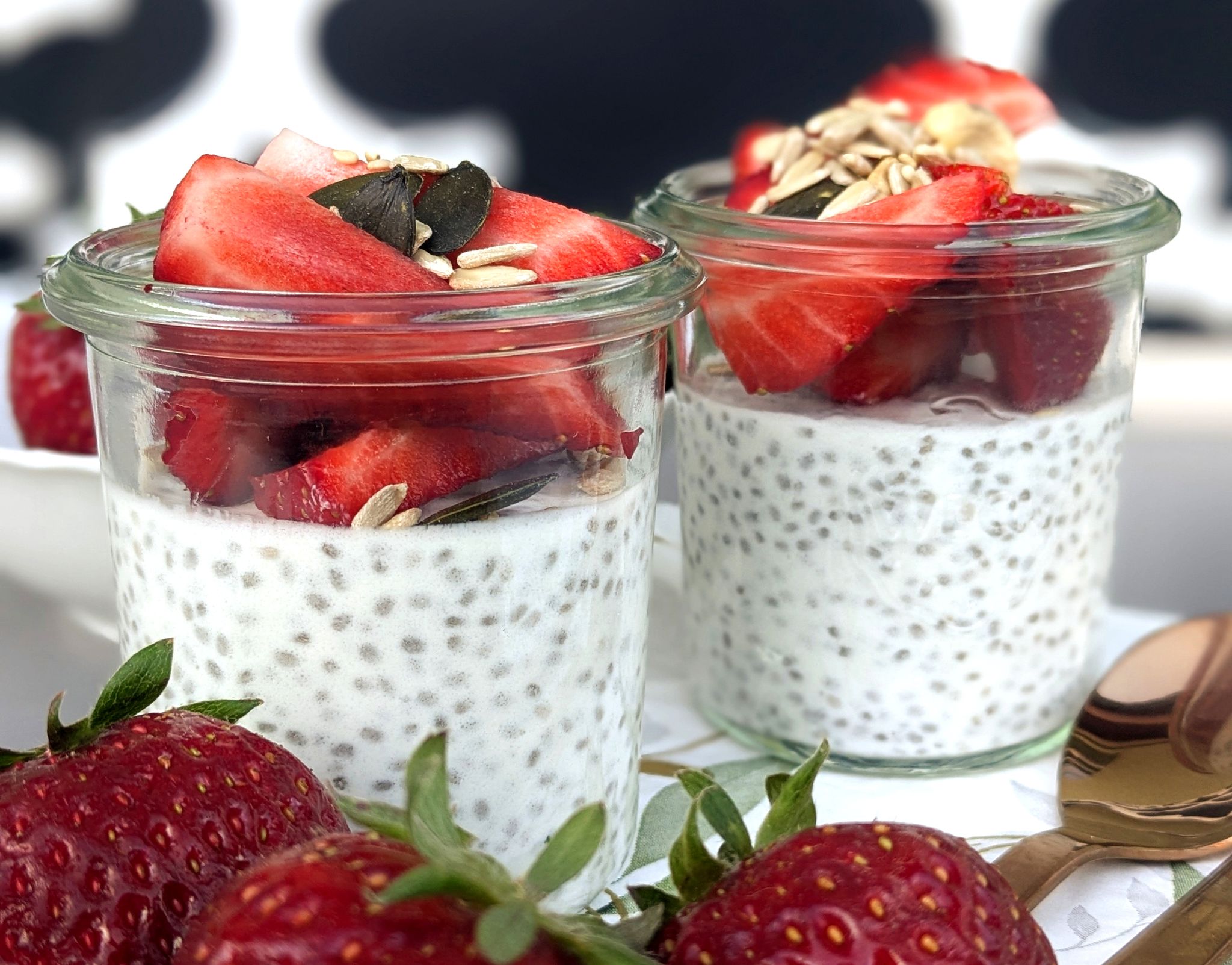 Erfrischend, leicht und einfach lecker – so schmeckt der Chiapudding nach kretischer Art.