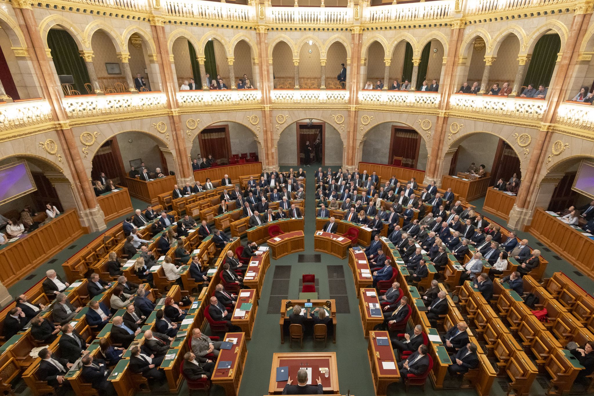 Ungarns Parlament hat zum 15. Mal die seit 2011 bestehende Verfassung geändert und darin die ausschließliche Existenz der zwei Geschlechter - Mann und Frau - verankert.