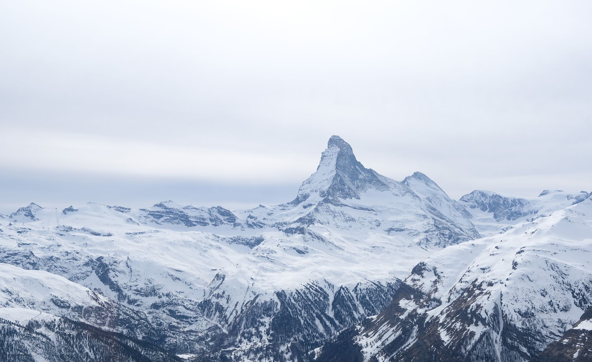 Stillstand am Matterhorn: Der Skibetrieb ist nach starkem Schneefall im gesamten Gebiet eingestellt.