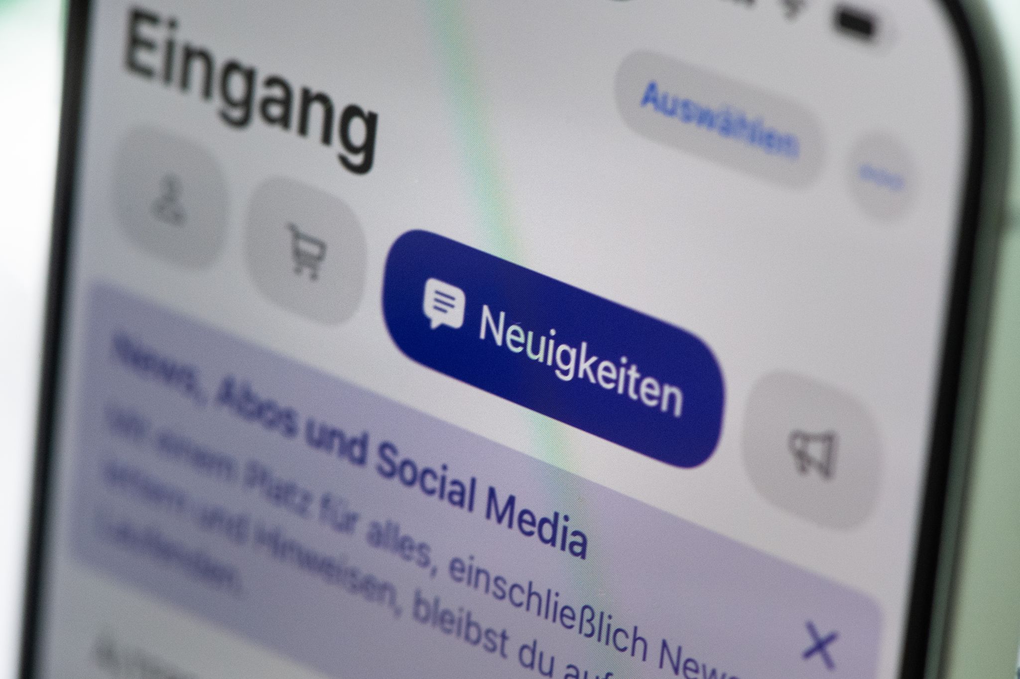 Neue Funktion bei Apple: Seit dem Update auf iOS 18.4 wird jede neu eingehende Mail in eine von vier Kategorien eingeordnet.