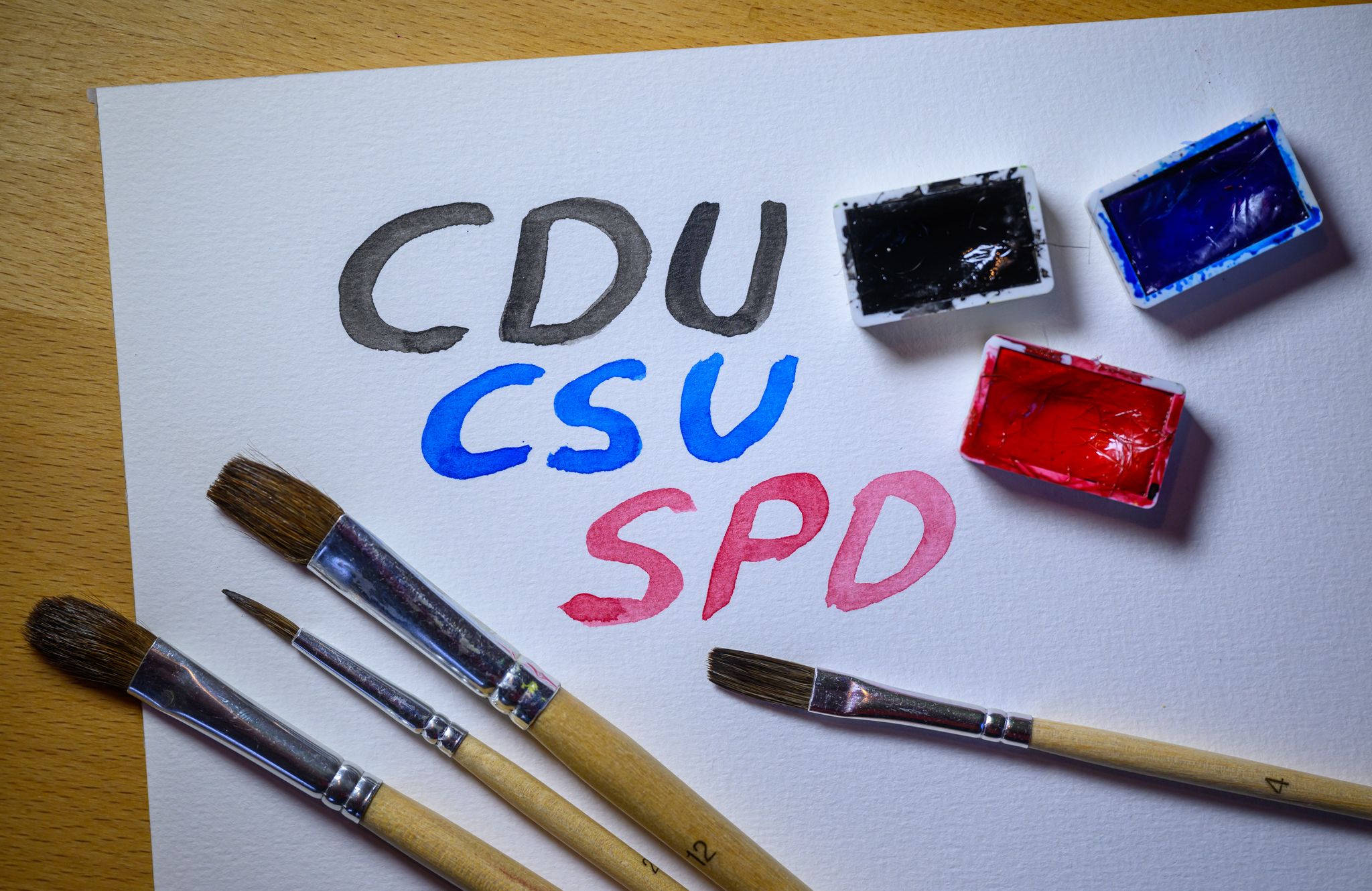 Ob ihnen das Zukunftsbild gefällt, dass die Parteioberen von CDU, CSU und SPD entworfen haben, entscheiden nun die Parteigremien und Mitglieder. (Symbolbild)