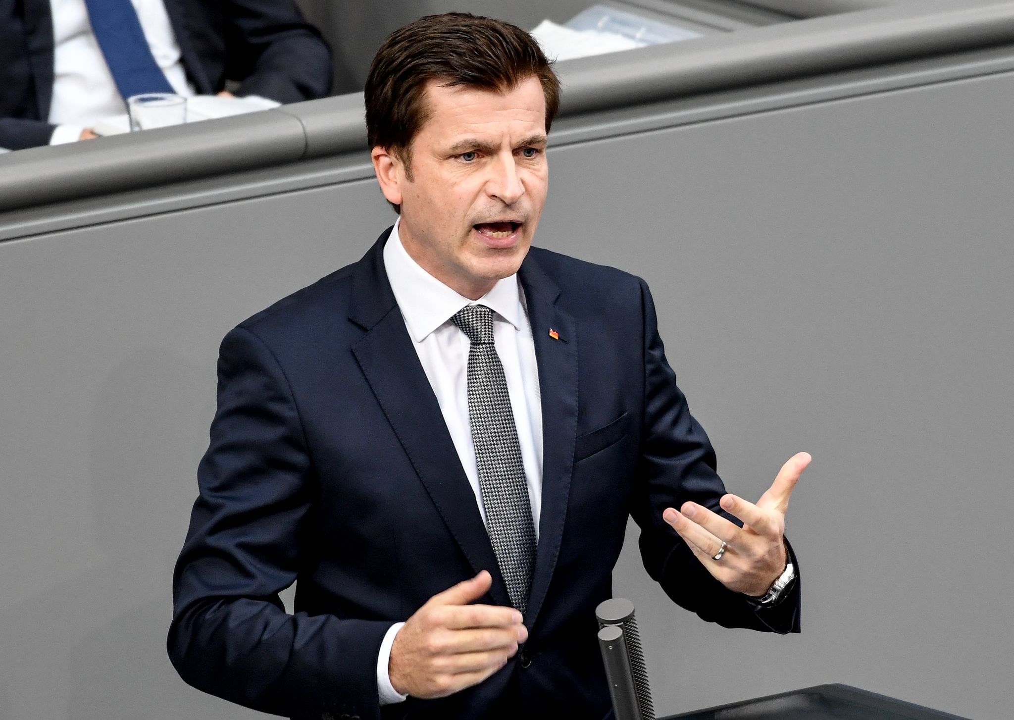 Kommunen-Spitzenvertreter André Berghegger, hier noch als CDU-Bundestagsabgeordneter am Rednerpult. (Archivbild)