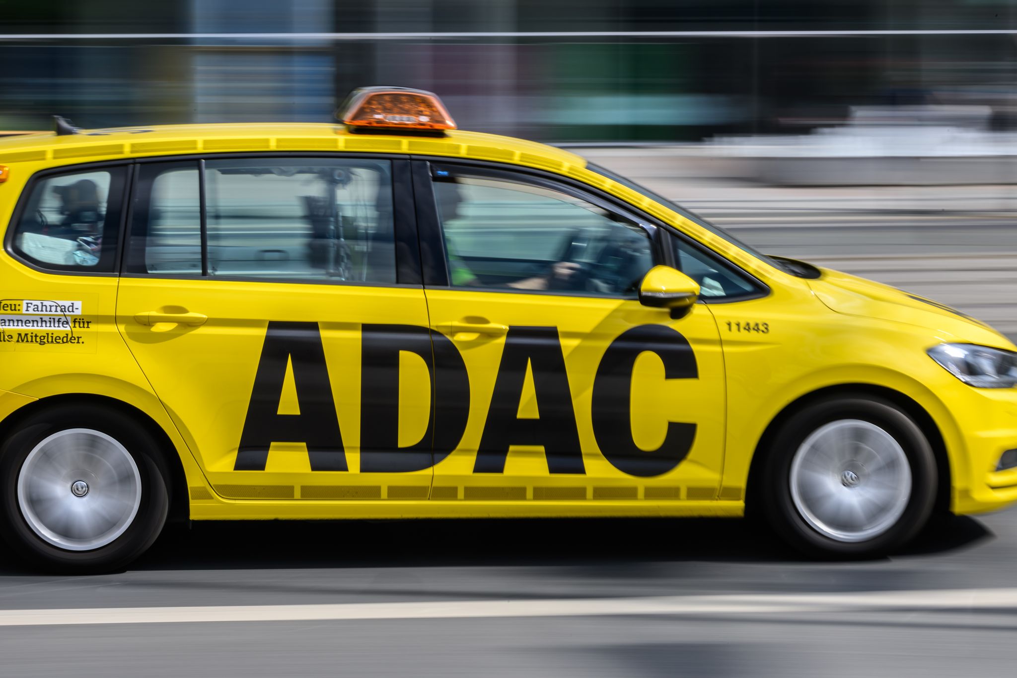 Elektroautos brauchten 2024 sehr viel seltener Hilfe von den Pannenhelfern des ADAC. (Archivbild)
