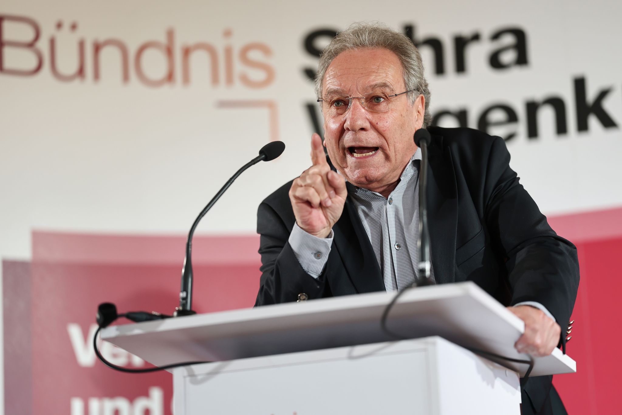 Der BSW-Politiker Klaus Ernst will des Zweiten Weltkriegs auch mit Vertretern Russlands gedenken. (Archivbild)