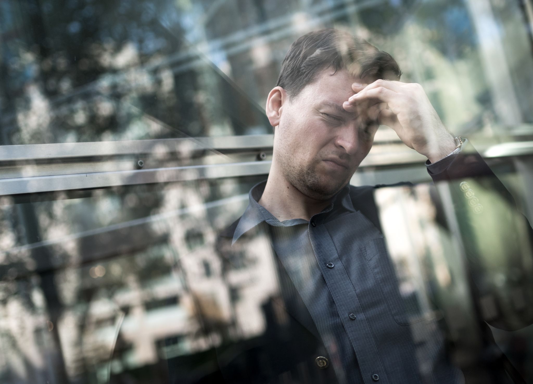 Viele Beschäftigte spüren Stress und Zeitdruck bei der Arbeit - das zeigen regelmäßig Umfragen.