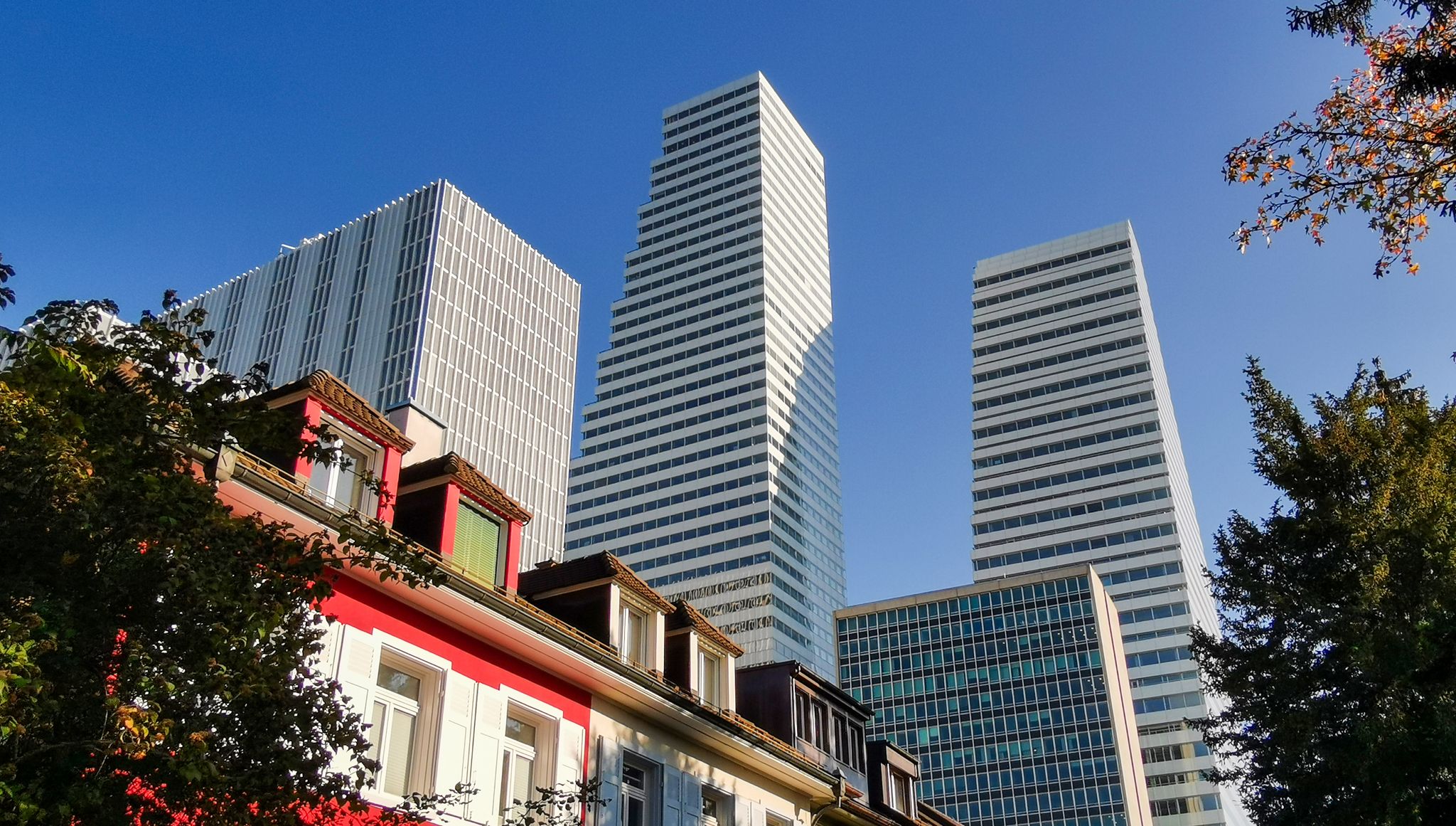 Die Gebäude des Pharmariesen Roche zählen zu den höchsten und markantesten der Schweiz.