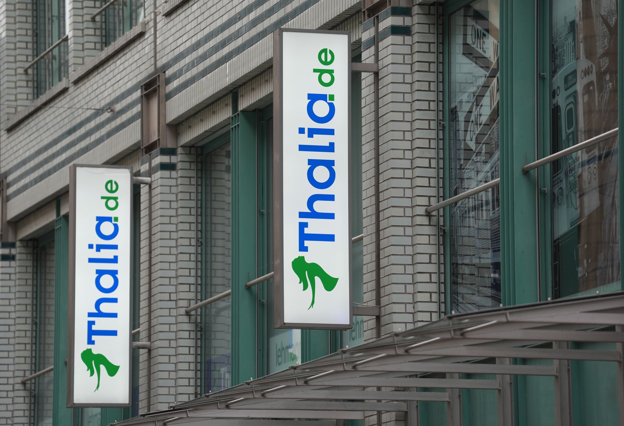 Das Thalia-Logo an einer Filiale der Buchhandelskette.