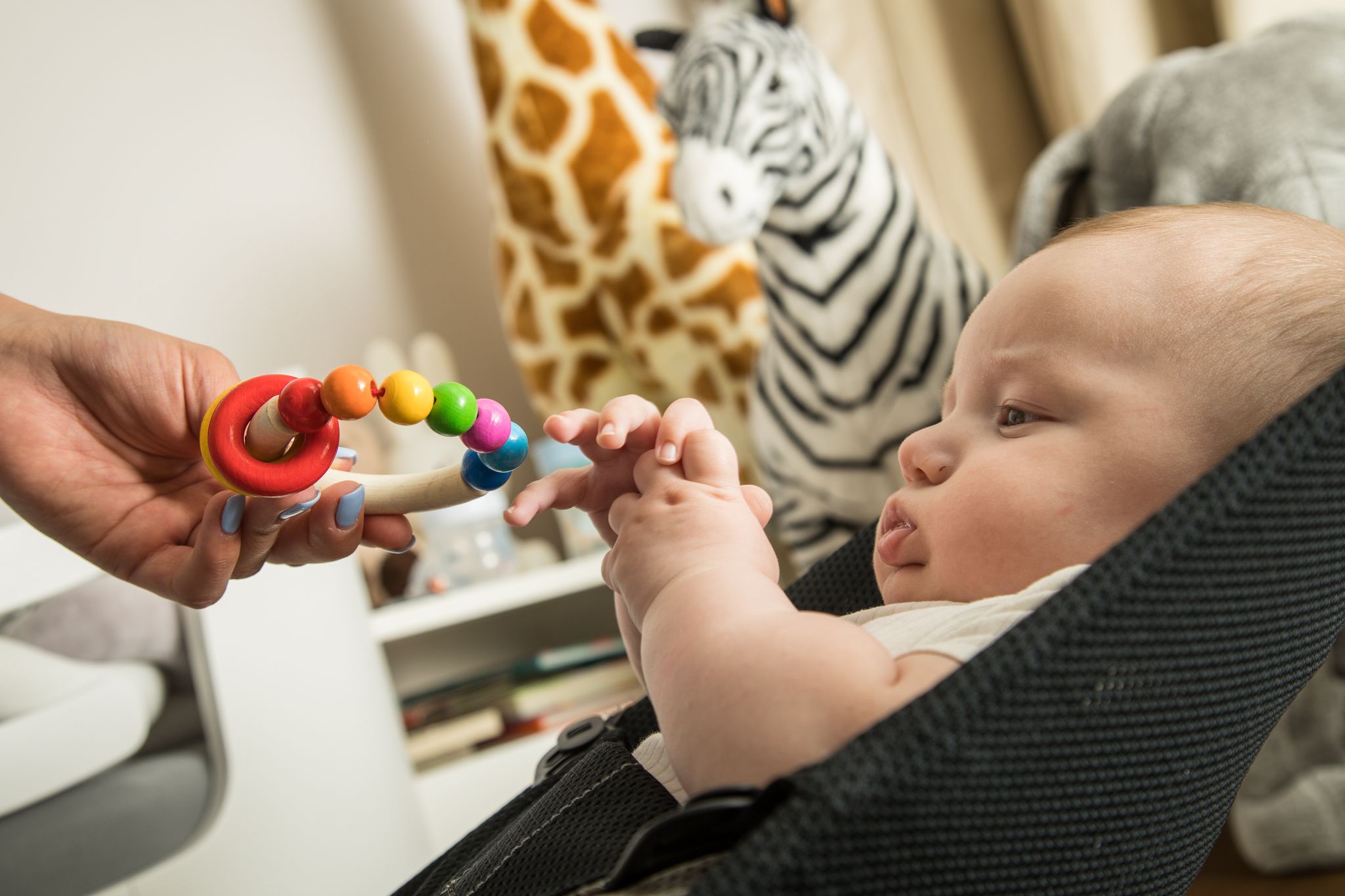Mehr als ein Spiel: Wenn Babys «blubbern», fördern sie ihre Sprachentwicklung und stärken soziale Bindungen.