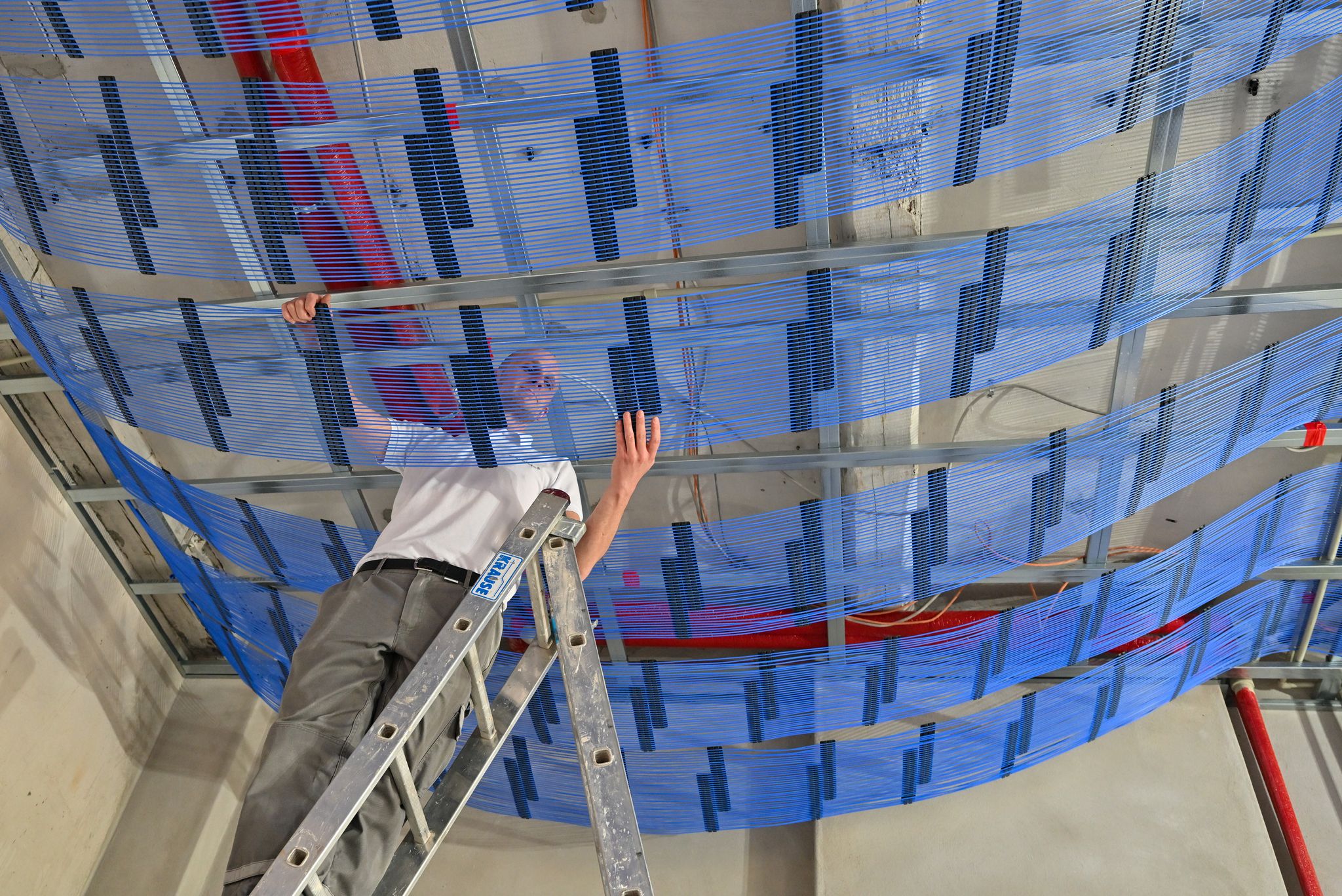 Besonders für den Altbau interessant: Kapillarrohr-Matten können in der Raumdecke oder Wand für die Flächenheizung oder -kühlung eingesetzt werden.