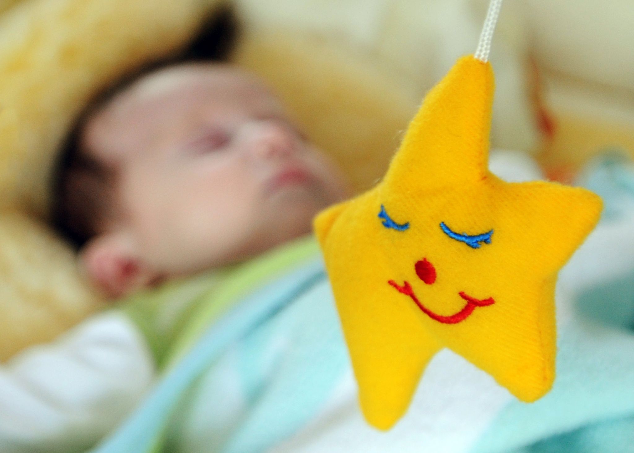 Wiegenlieder gibt es in etlichen Gesellschaften weltweit. (Archivbild)