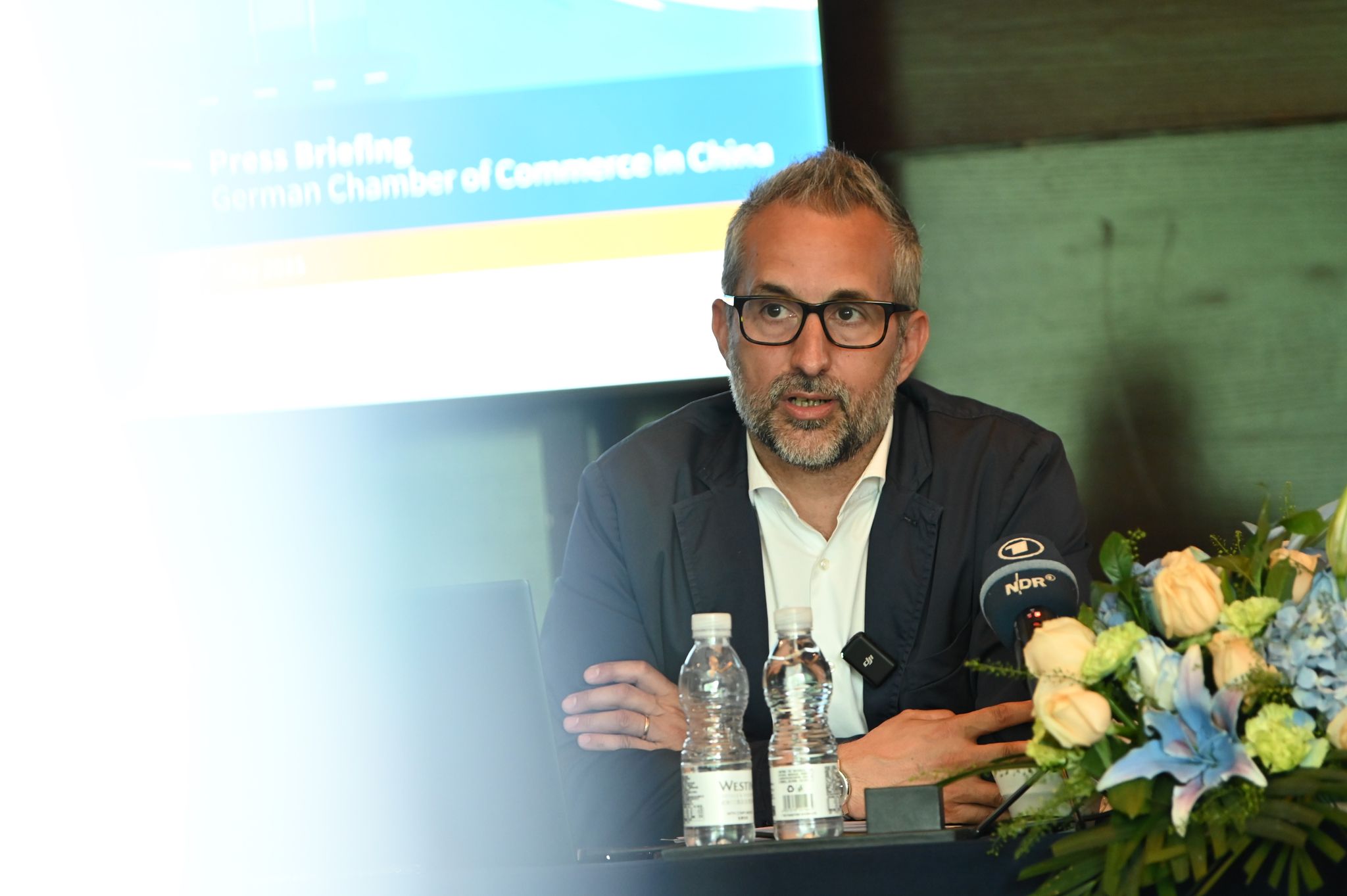 AHK-Vorstandsmitglied Oliver Oehms spricht von schlechten Aussichten auf die Wirtschaftslage in China.