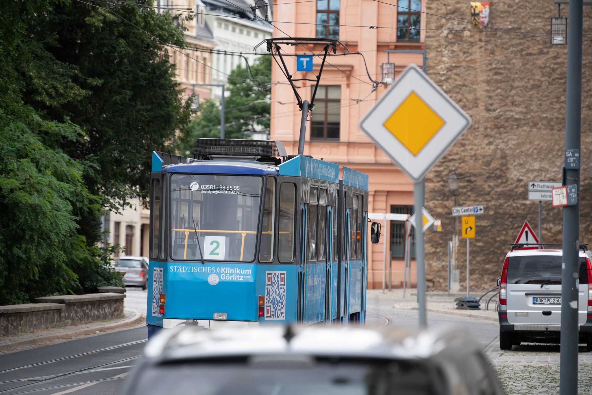 Ein gut ausgebauter ÖPNV macht Regionen für Touristen und Arbeitgeber attraktiv - und trägt somit zur Bruttowertschöpfung bei. (Symbolbild)