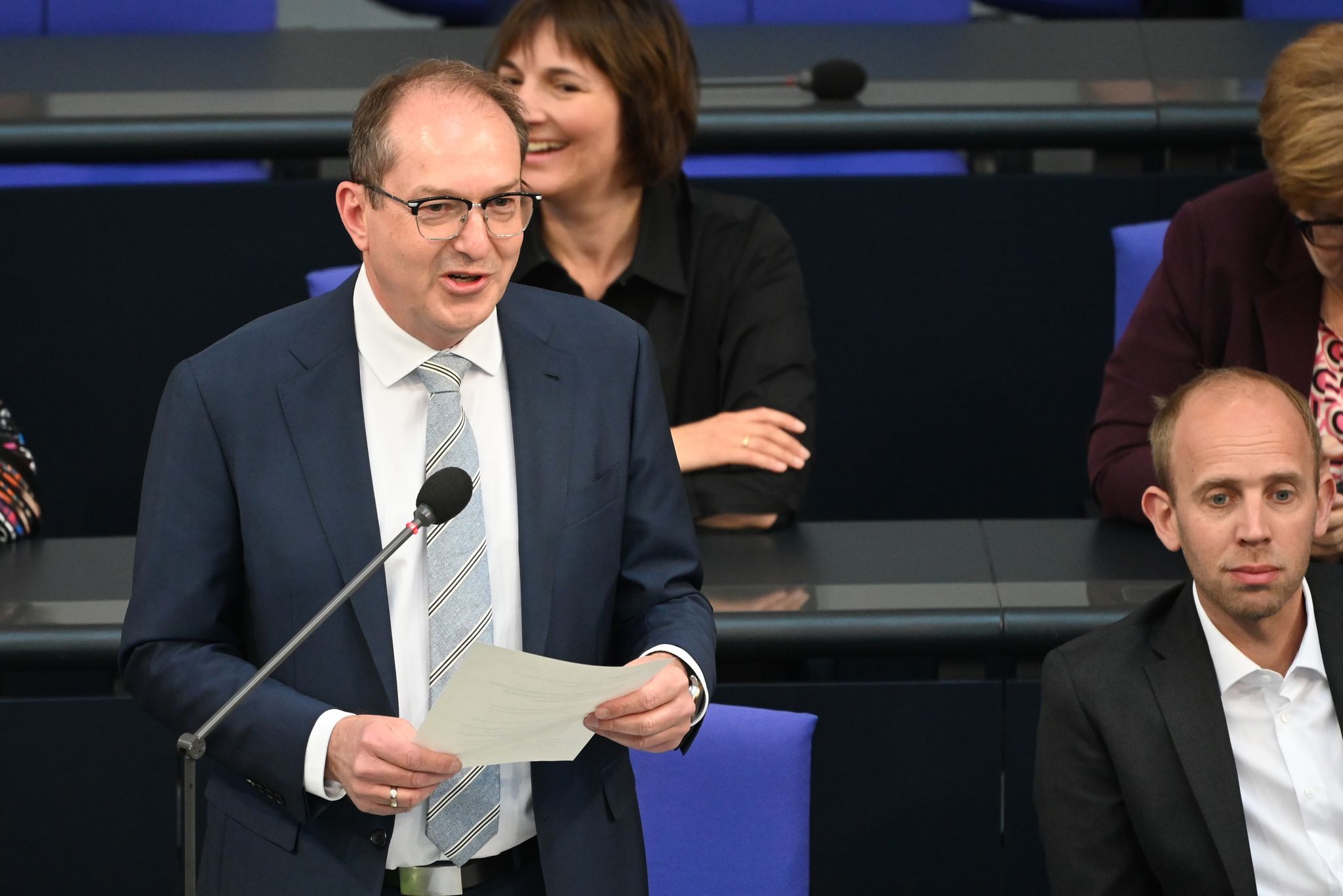 Bundesinnenminister Alexander Dobrindt (CSU) hat die verschärften Grenzkontrollen verteidigt.