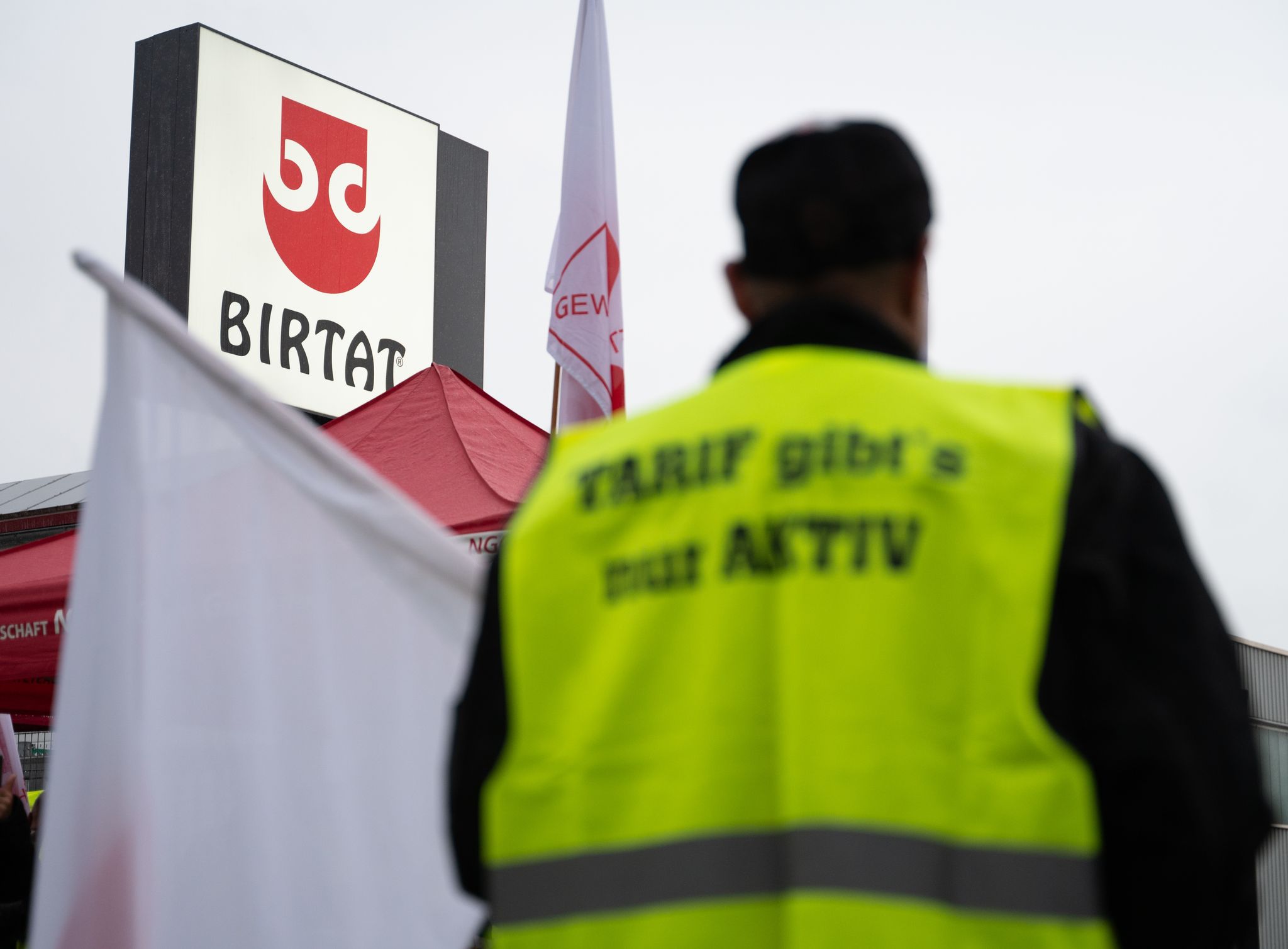 Die Gewerkschaft fordert ein Einstiegsgehalt von 3.000 Euro.