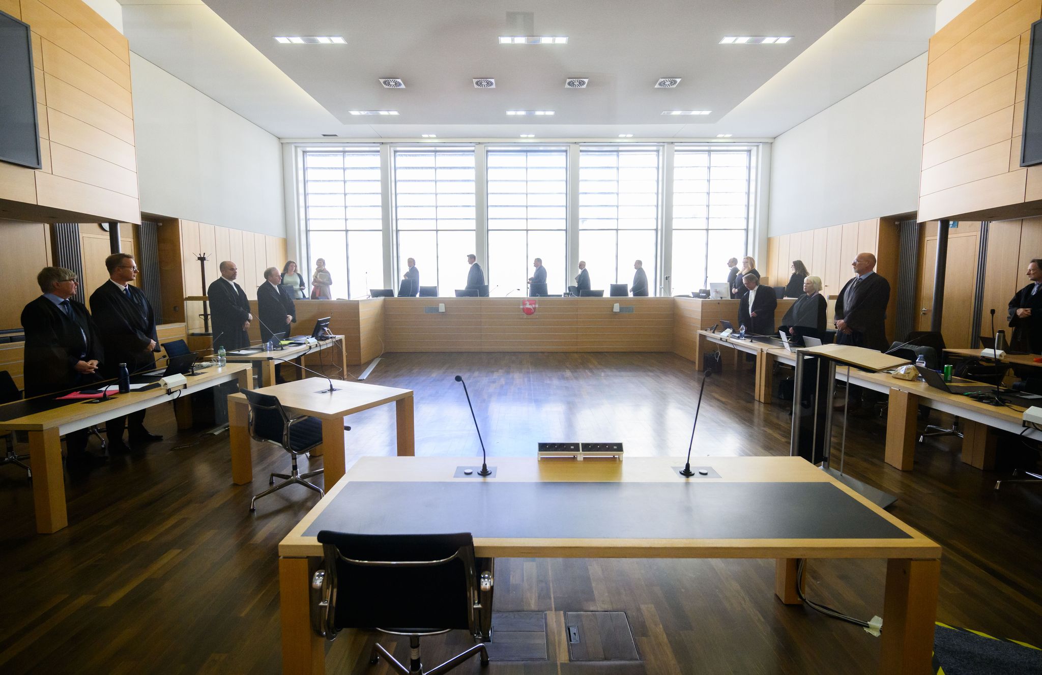 In diesem Gerichtssaal des Landgerichts Braunschweig fiel am Montag das Urteil im Betrugsprozess zur VW-Dieselaffäre. (Archivbild)