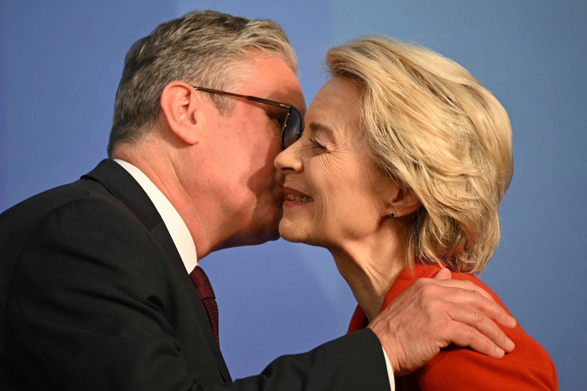 Die Chemie zwischen dem britischen Premier Keir Starmer und EU-Kommissionschefin von der Leyen stimmt schon mal. (Archivbild)