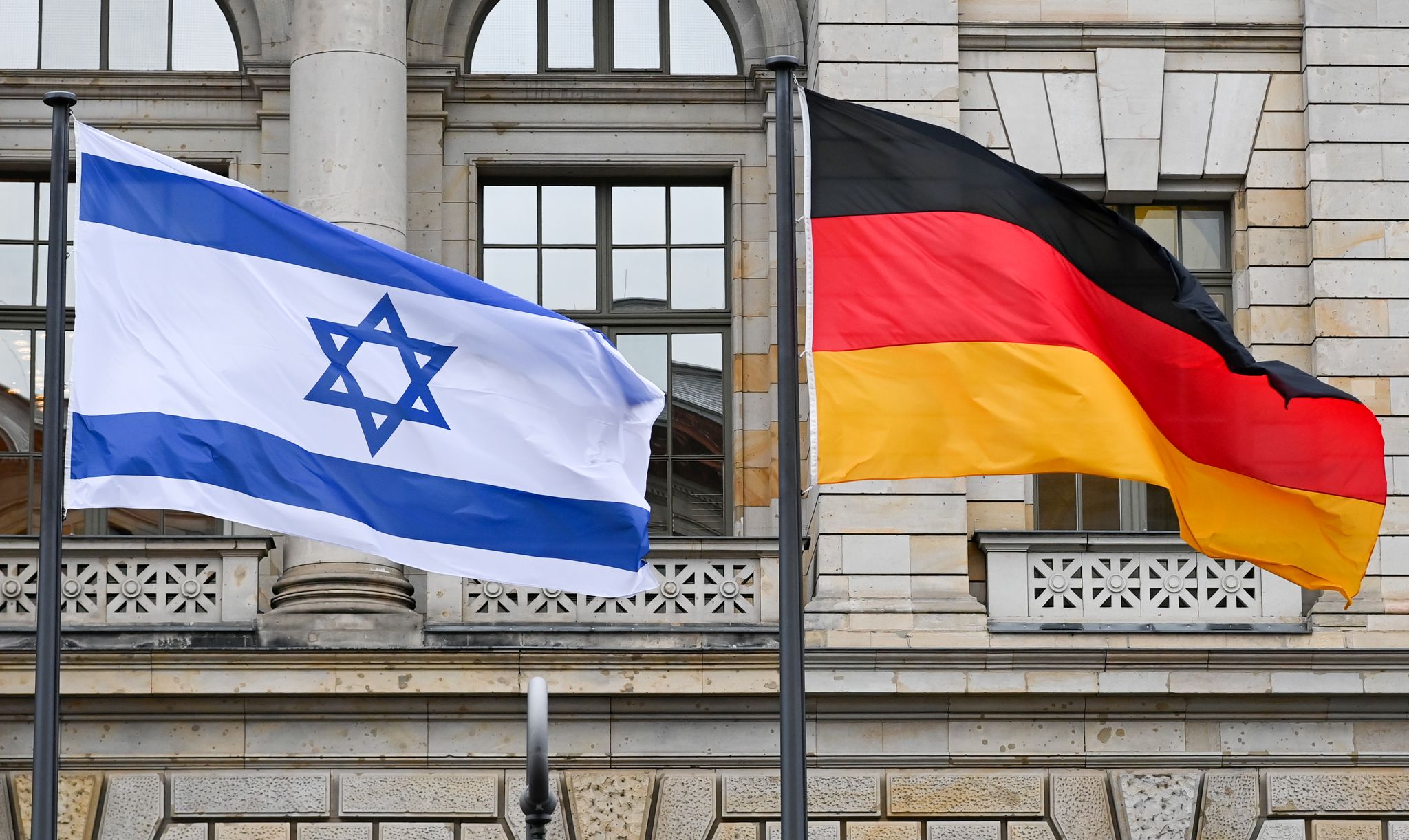 Deutschland und Israel haben zwei Jahrzehnte nach dem Ende des Zweiten Weltkriegs diplomatische Beziehungen aufgenommen. (Archivbild)