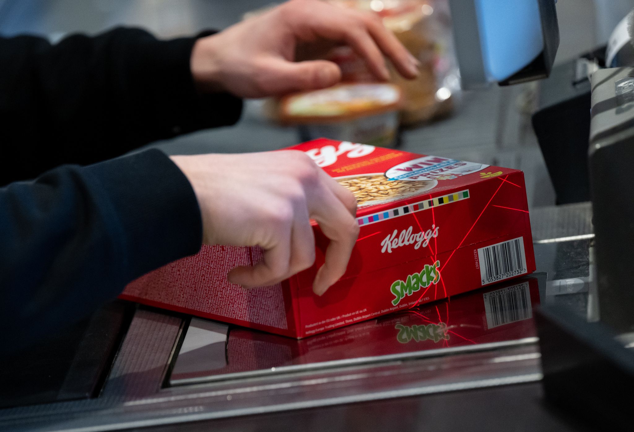 Eine Packung "Smacks" darf nicht fehlen beim Einkauf - so geht es manch Verbraucher in Deutschland.