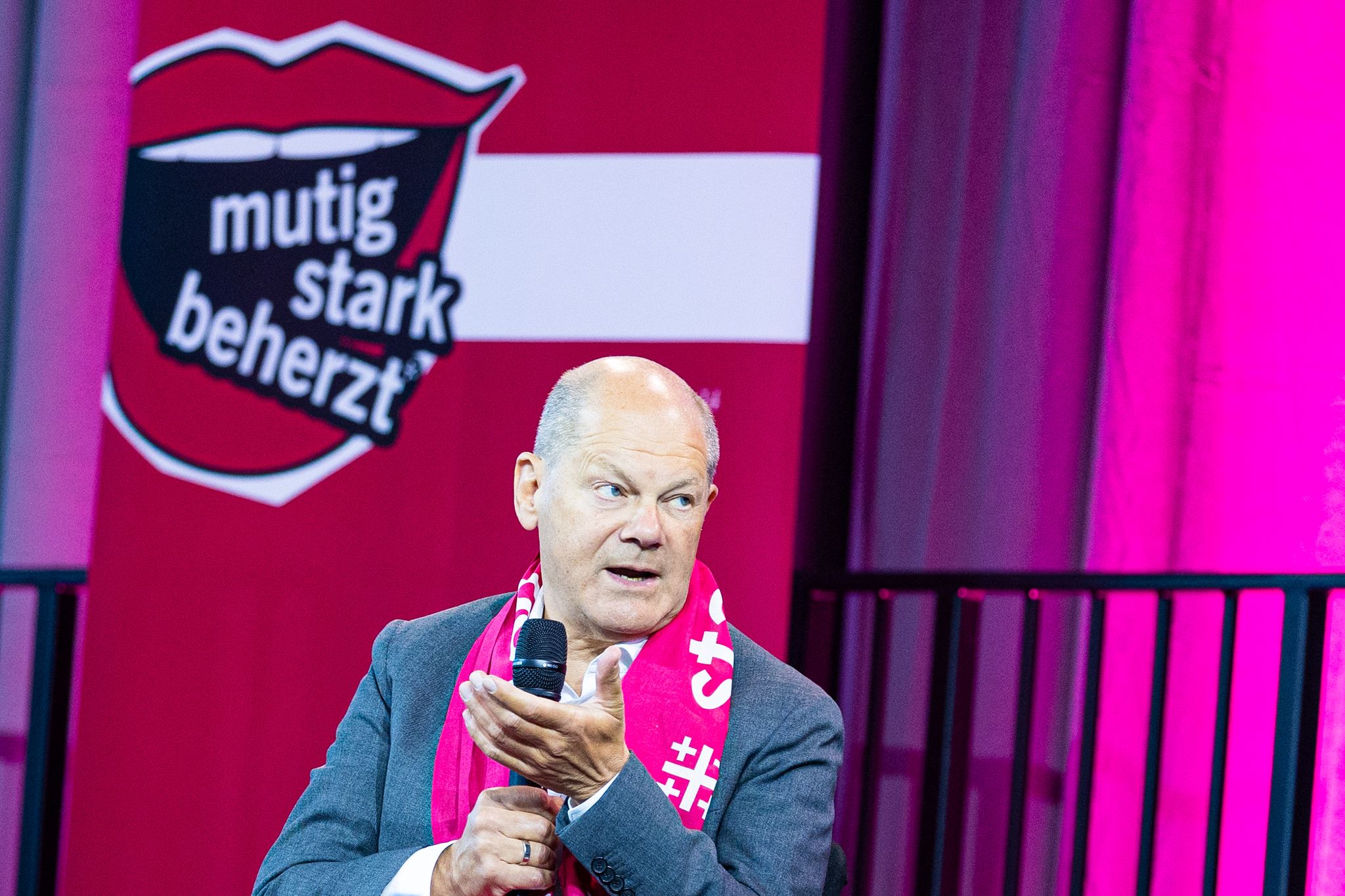Olaf Scholz spricht auf dem Kirchentag in Hannover auch über seine Wehrdienstverweigerung.