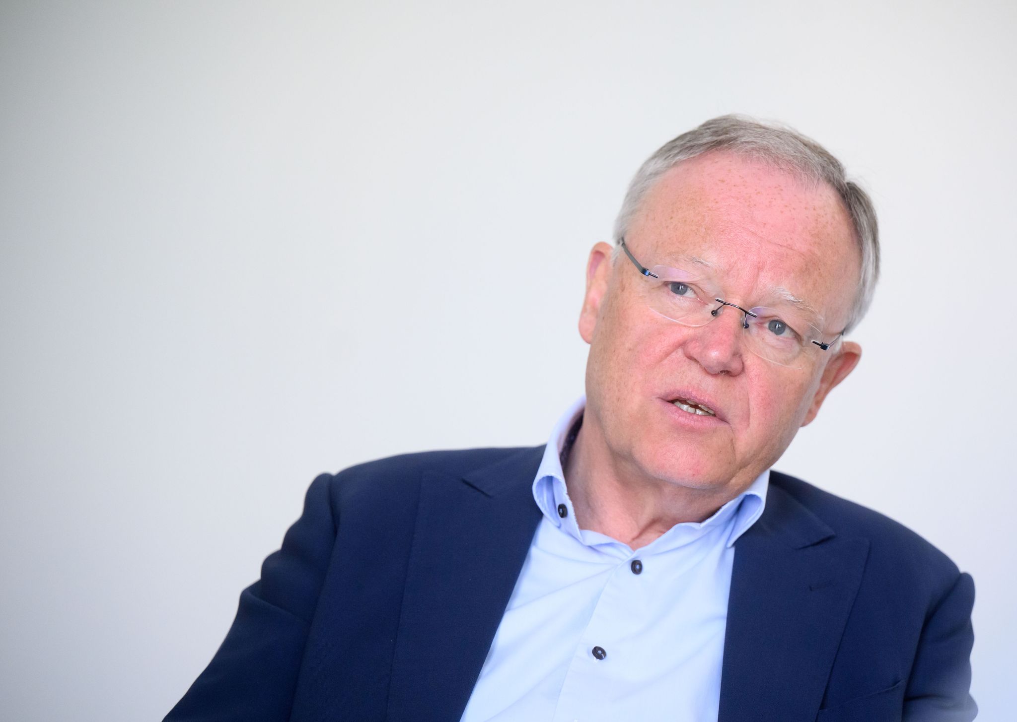 Niedersachsens Ministerpräsident Weil verweist auf eine Tarifregelung für den Standort Osnabrück.