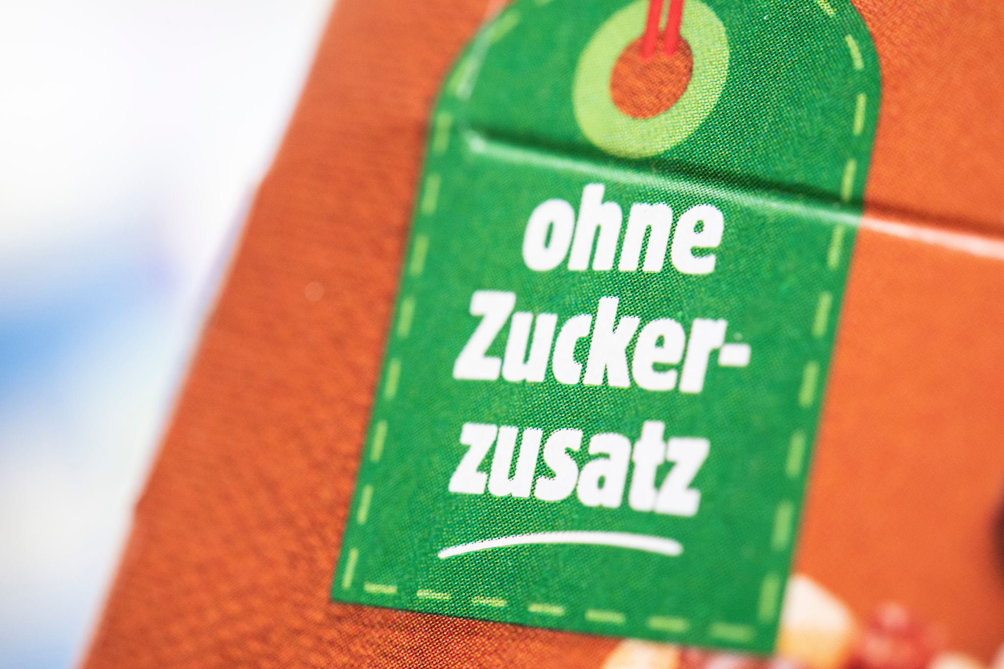Obacht: Aufschriften wie «Ohne Zuckerzusatz» oder «Süße nur aus Früchten» klingen gesund – sagen aber wenig über den tatsächlichen Zuckergehalt aus.