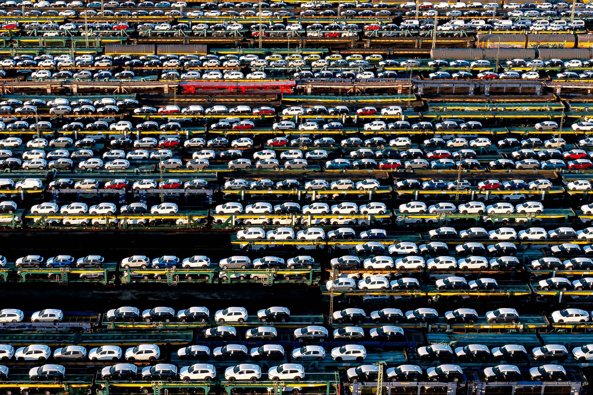 Zwischen 2019 und 2024 ist die Kluft zwischen Einkommen und Autopreise gewachsen. (Symbolbild)