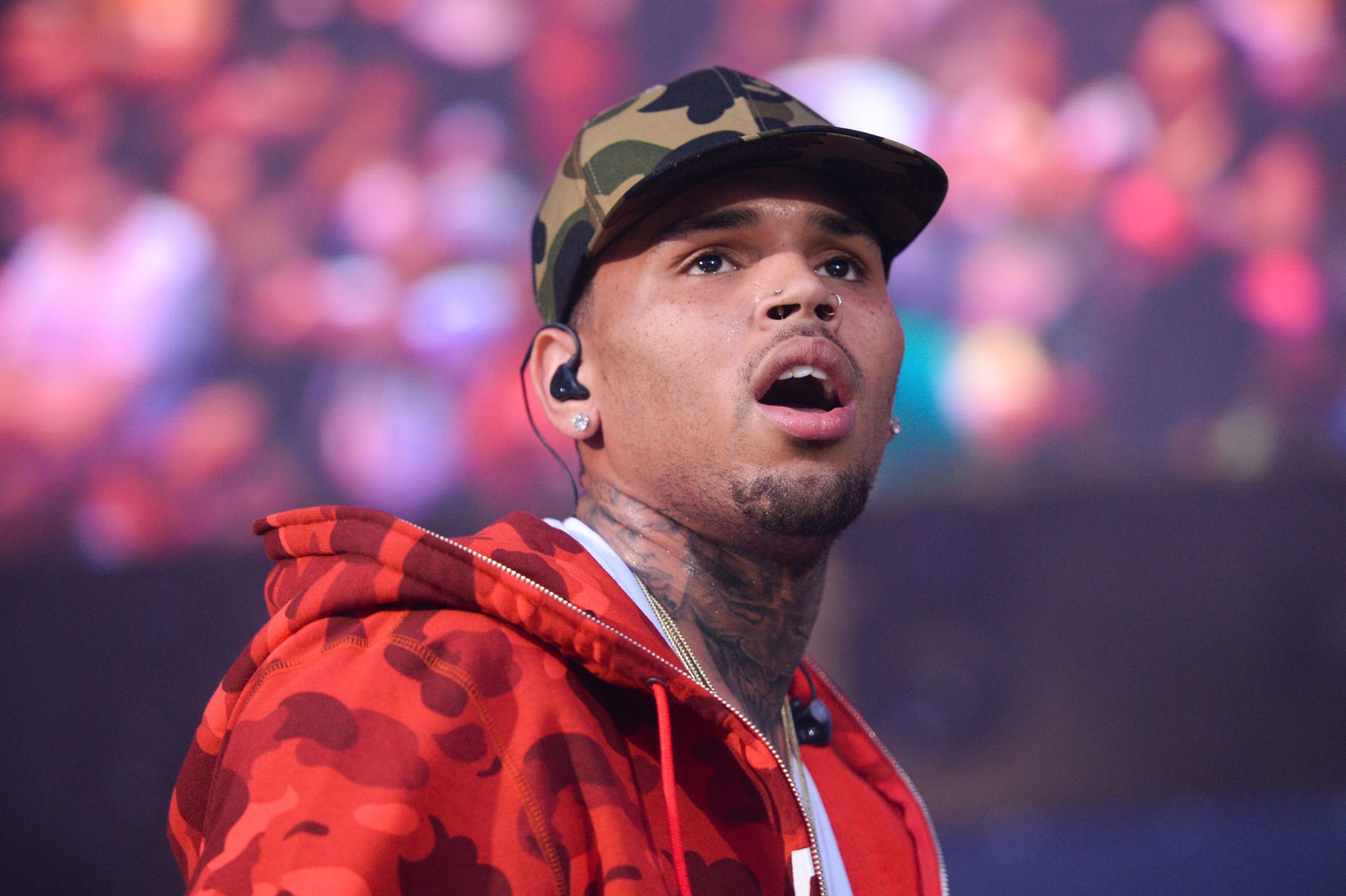 Chris Brown wurde wegen des Verdachts auf schwere Körperverletzung festgenommen, nun ist er auf Kaution freigekommen. (Archivbild)