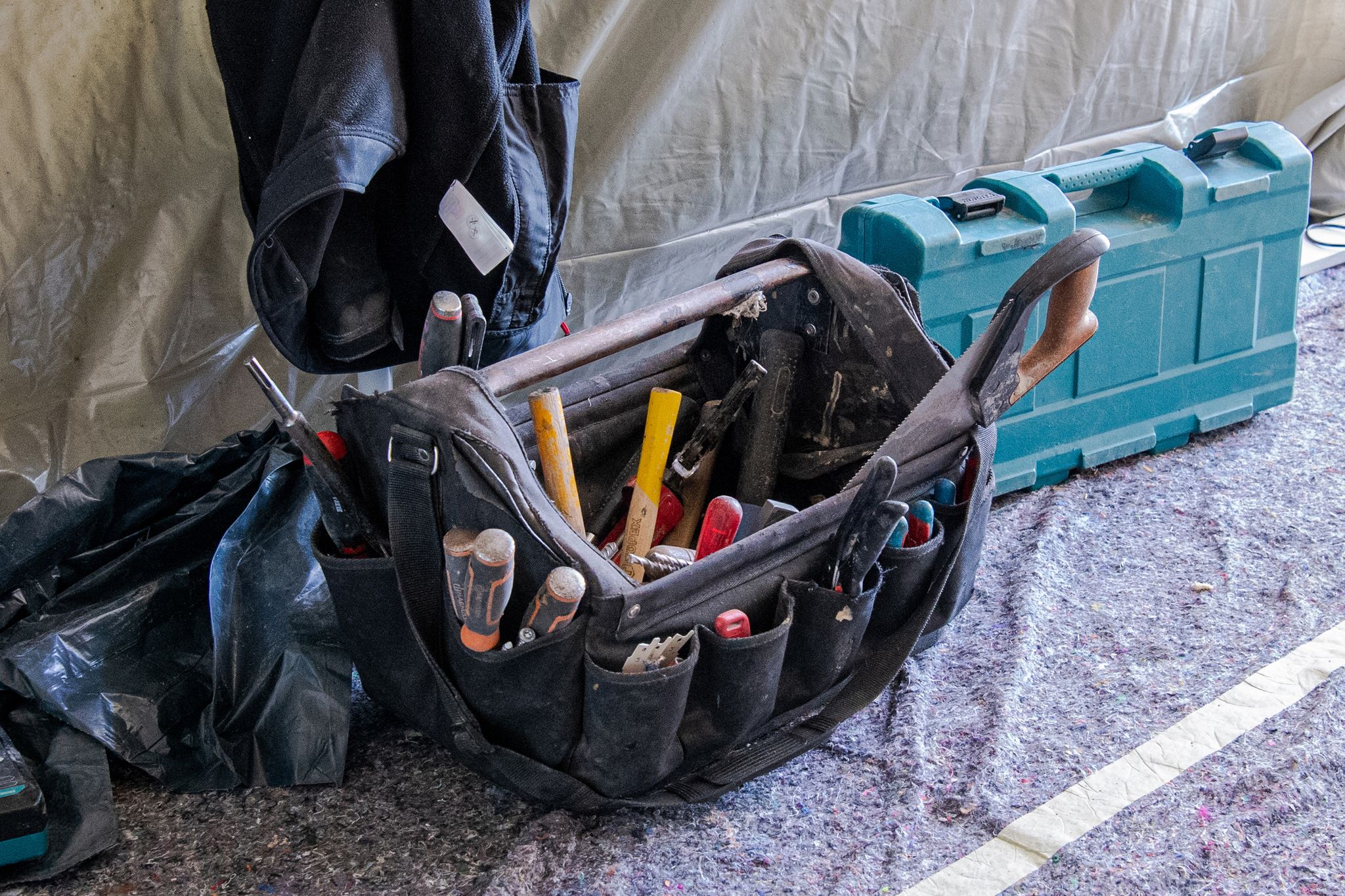 Dokumentation ist entscheidend: Bei Problemen mit Handwerkern sollten alle Arbeiten und Rechnungen genau dokumentiert werden, um im Streitfall Beweise zu haben.