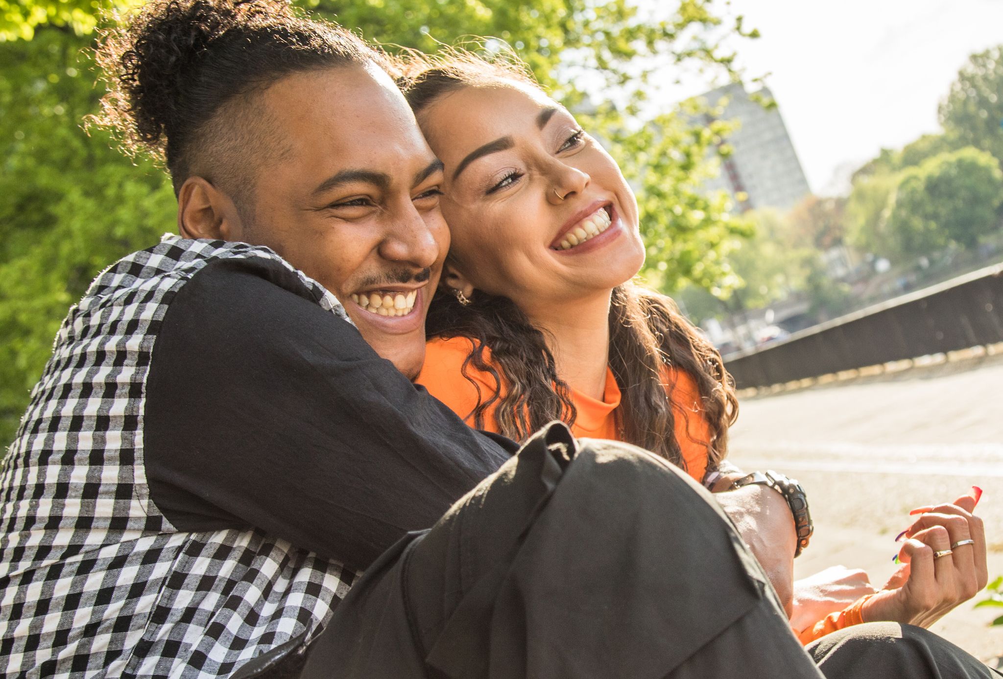 Gemeinsam herzlich lachen - das ist gar nicht so schwer.