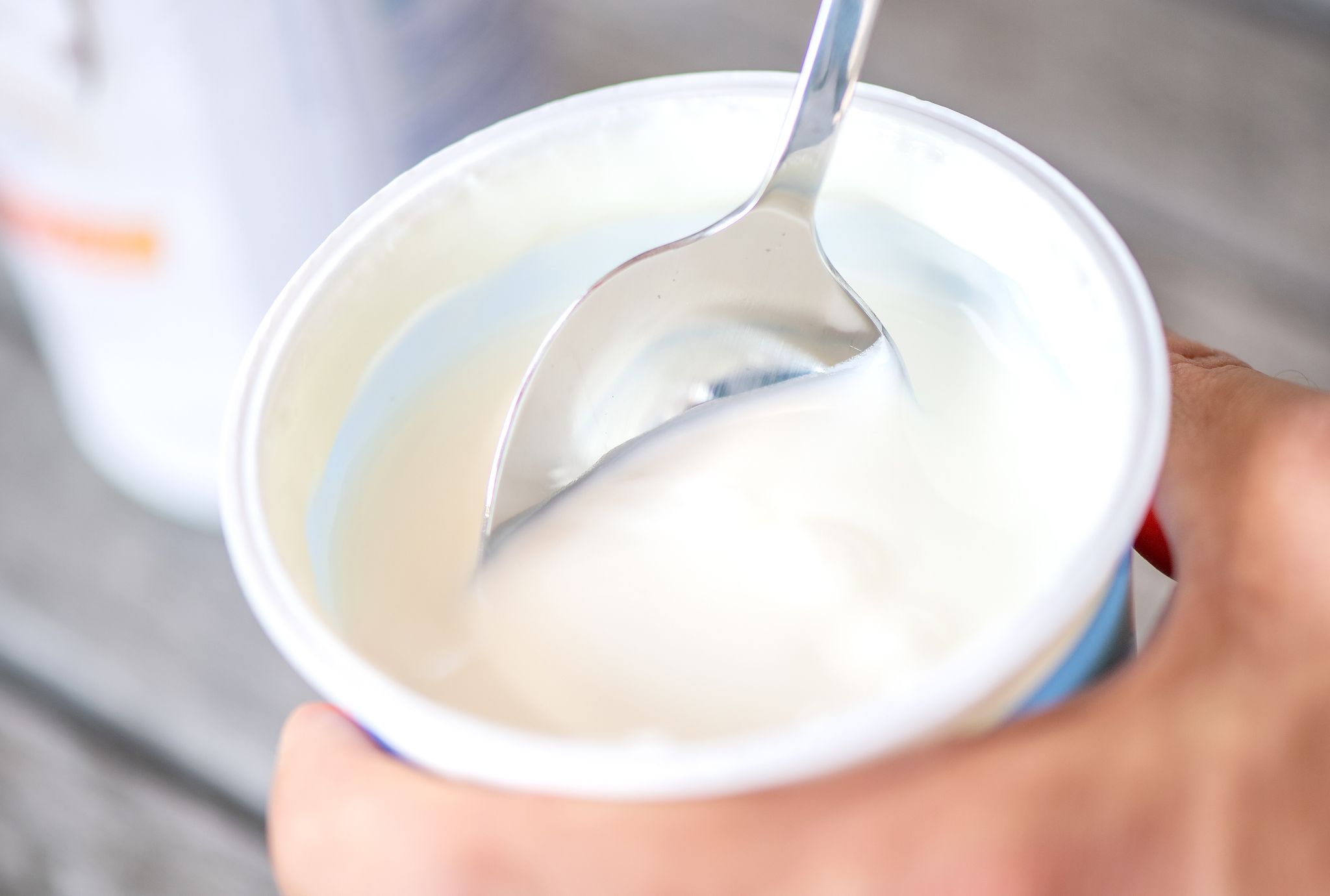 Skyr, Quark oder Joghurt: Fettarme sowie pure Produkte sind dabei immer die bessere Wahl.