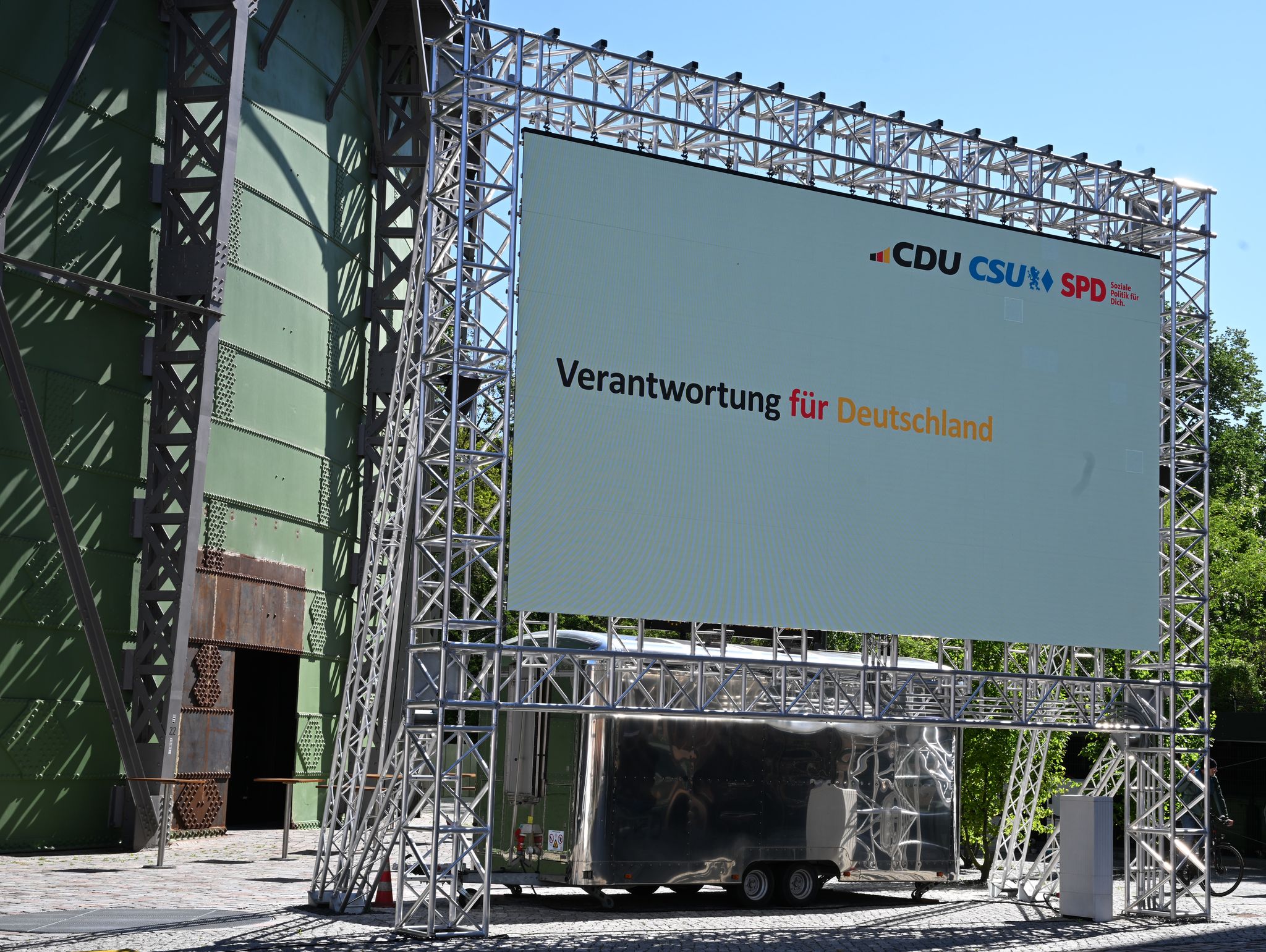 Sie wollen gemeinsam «Verantwortung für Deutschland» tragen: CDU, CSU und SPD haben den Koalitionsvertrag unterzeichnet.