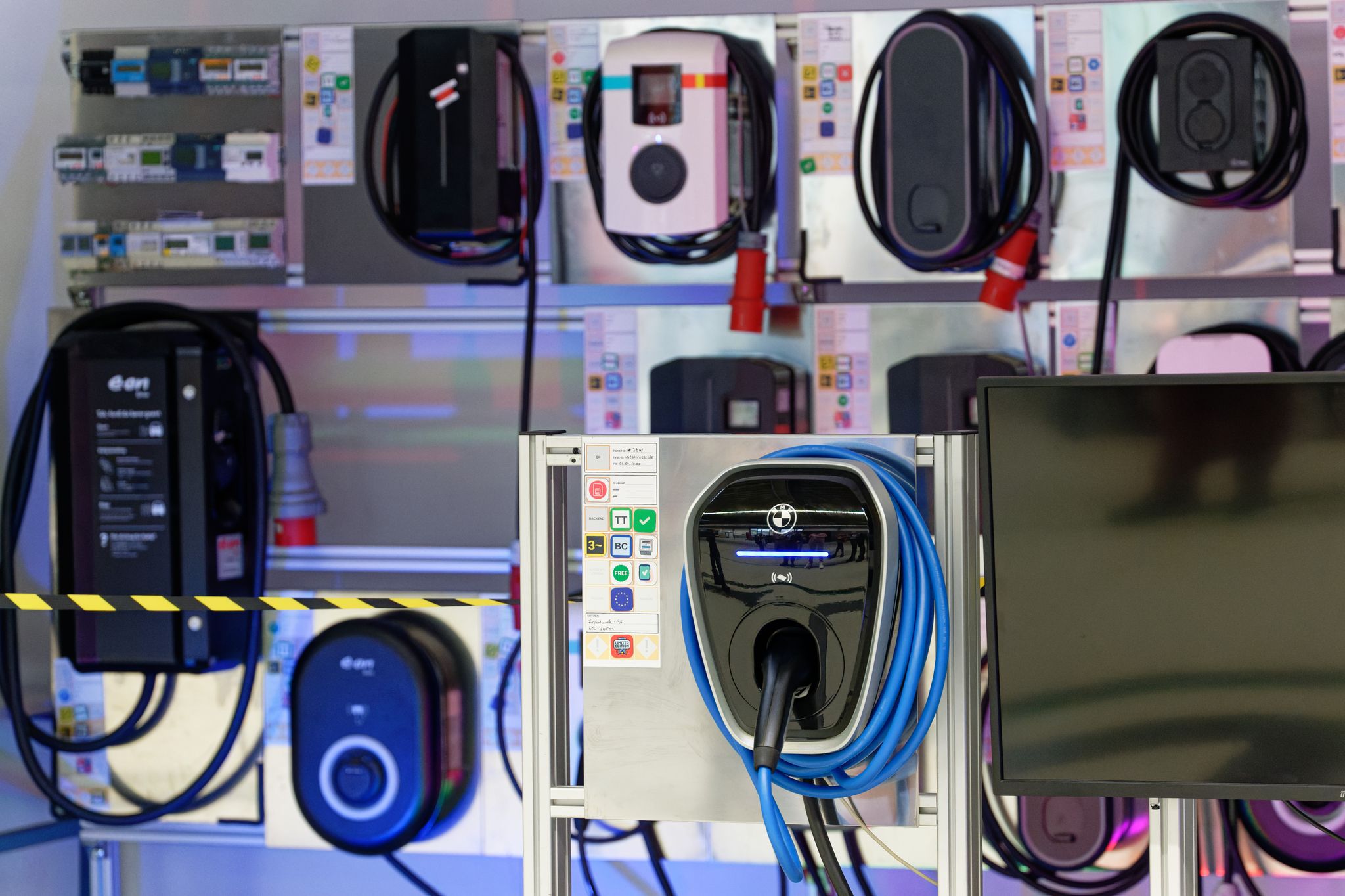 Die Bundesnetzagentur hat die elektrische Sicherheit von Wallboxen geprüft und festgestellt: Keine Gefahren für die Nutzerinnen und Nutzer. Auch die Funktechnik funktionierte. (Symbolbild)