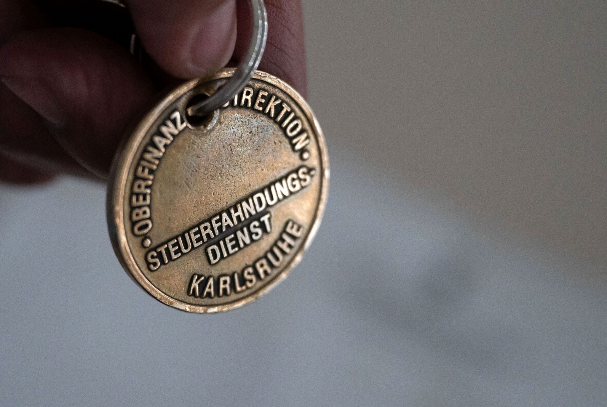 Müssen sich bei einer Durchsuchung ausweisen: Steuerfahnder.